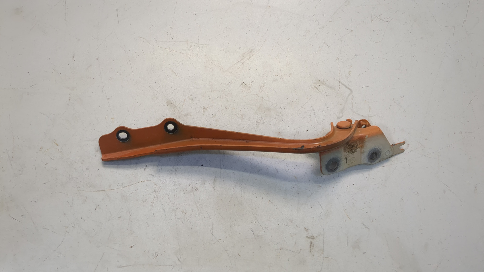 Петля капота правая