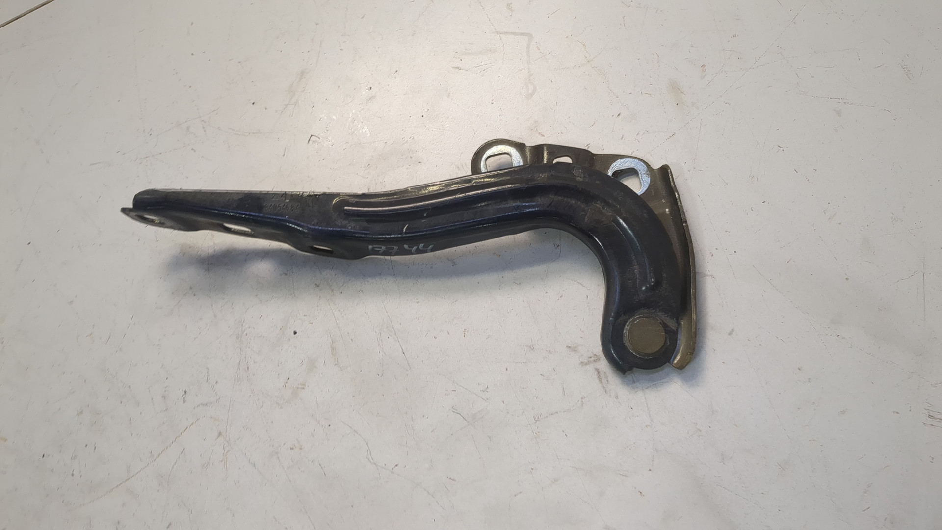 Петля капота правая