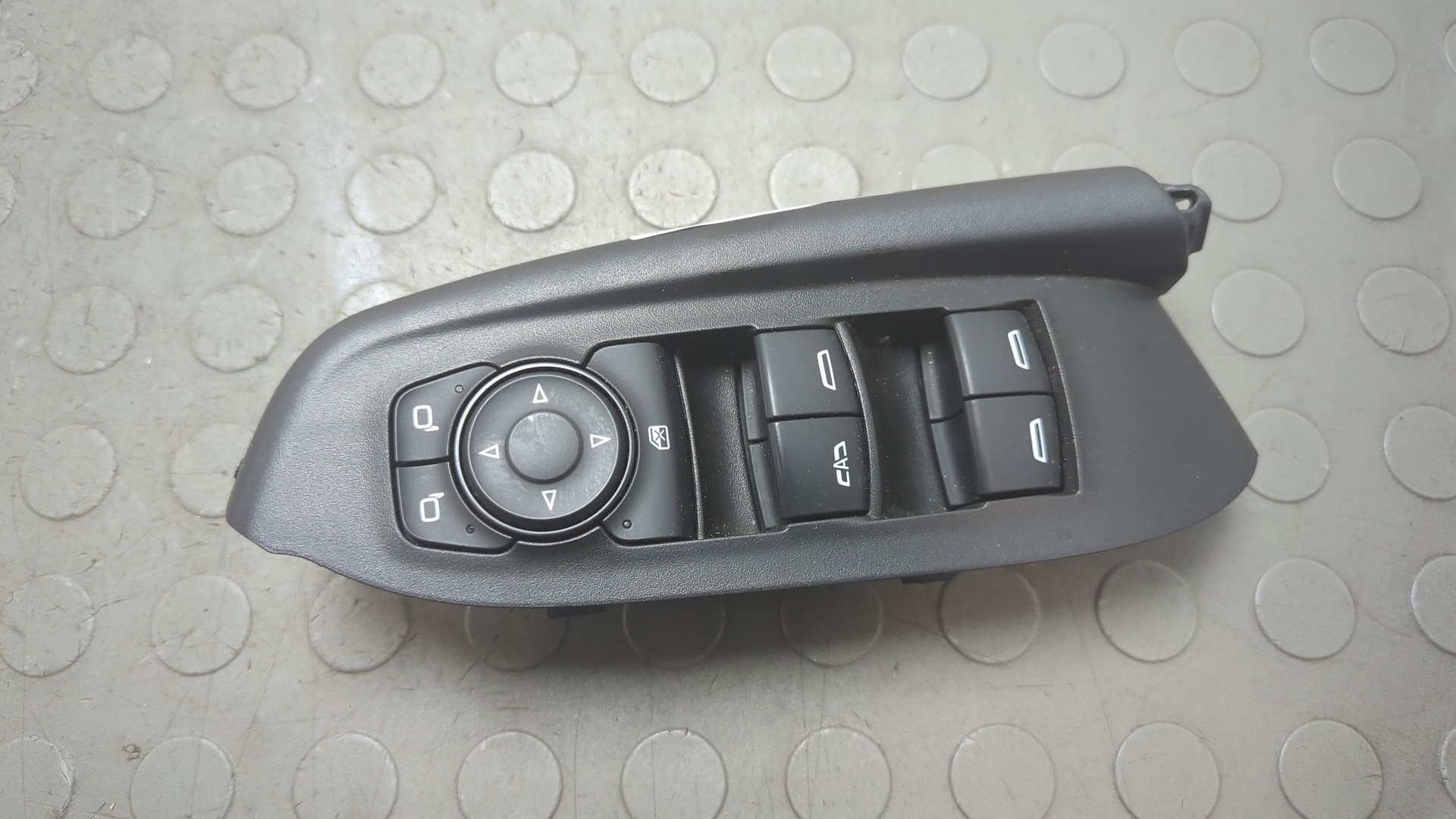 Кнопка стеклоподъемника для Trail Blazer 2021>