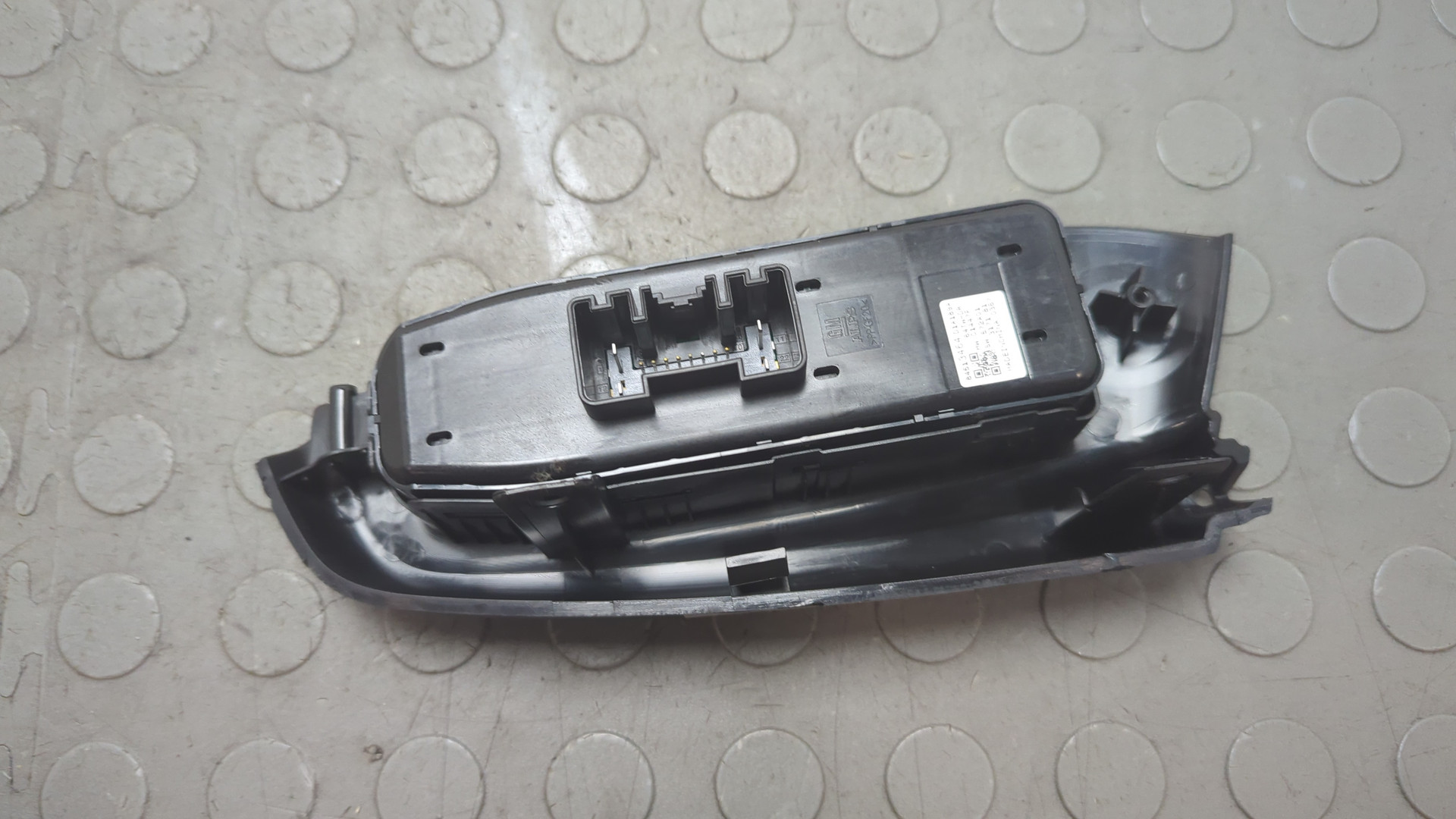 Кнопка стеклоподъемника