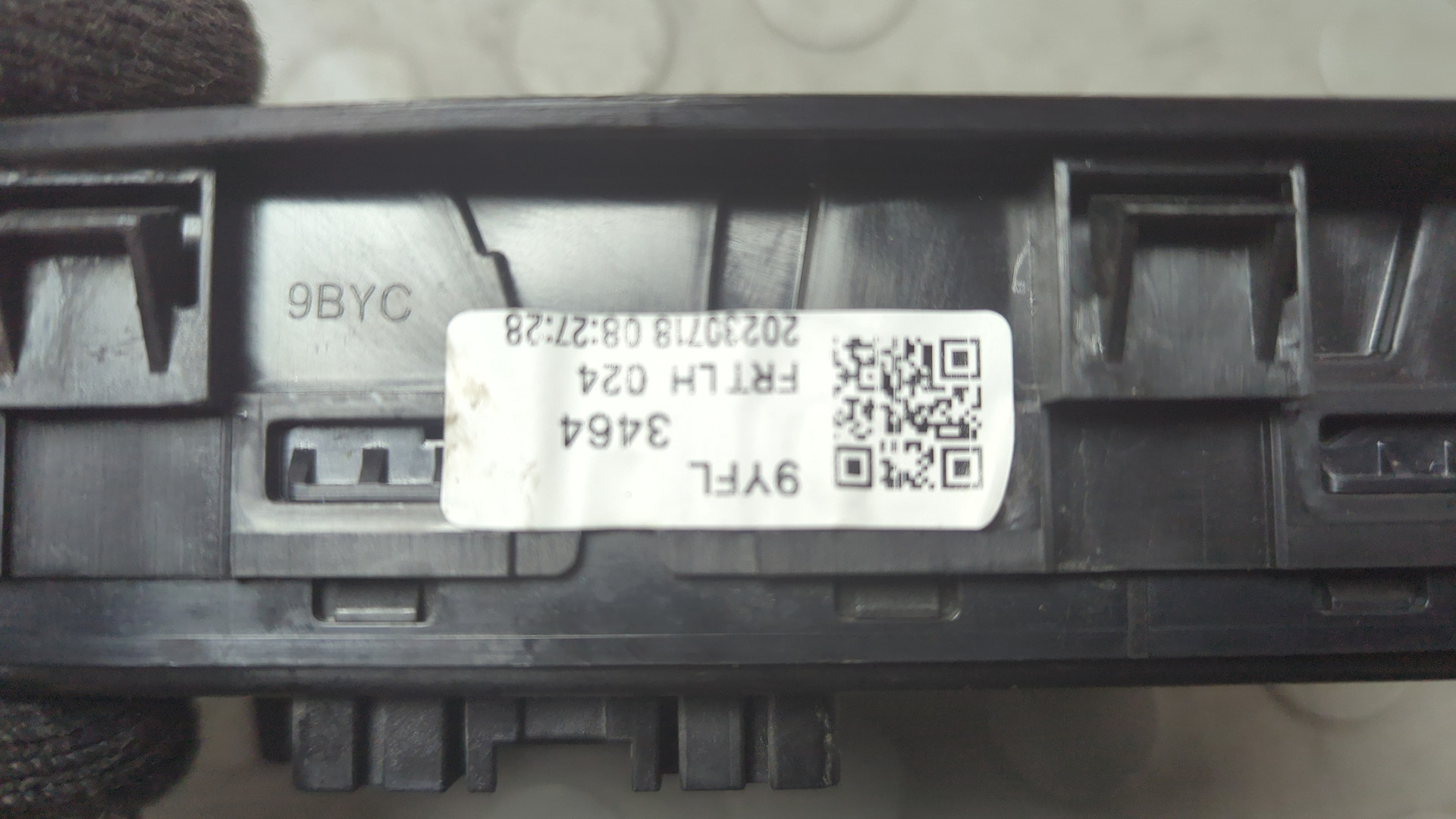 Кнопка стеклоподъемника