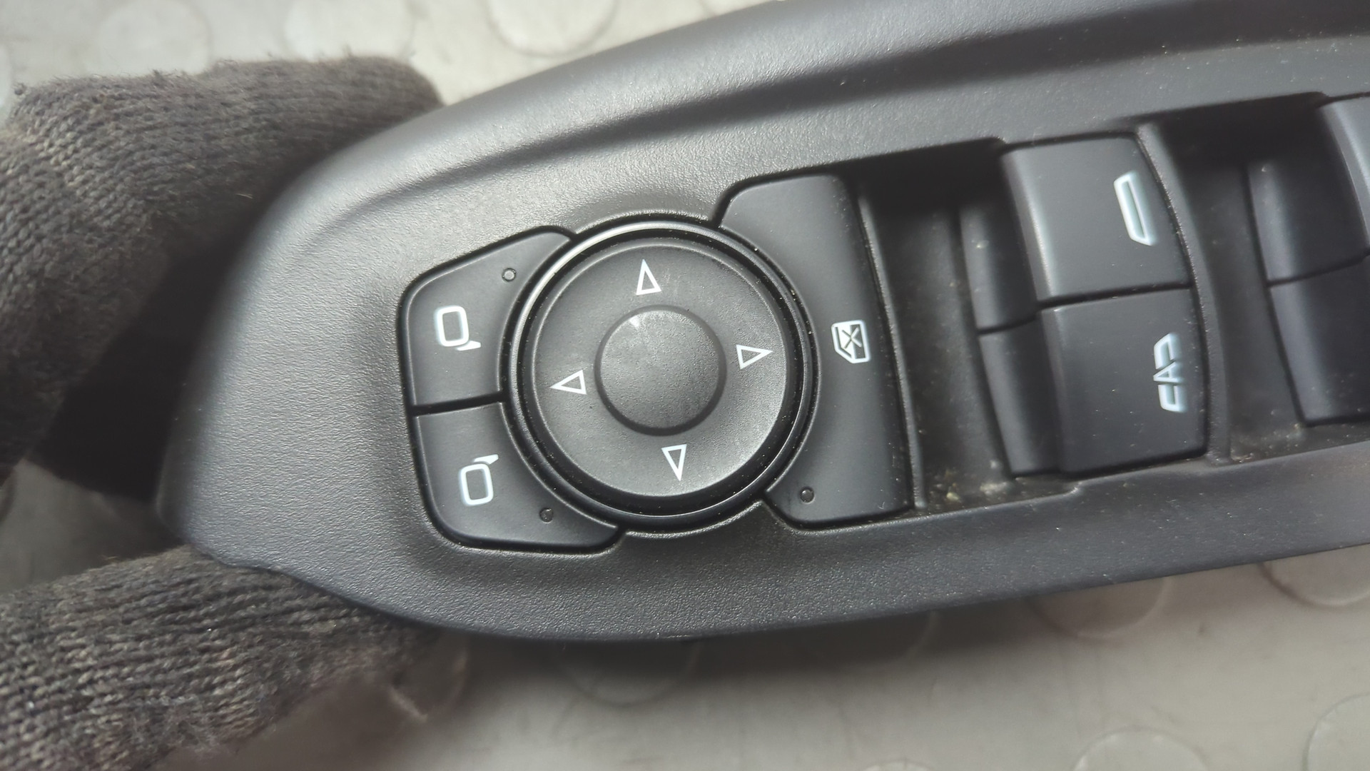 Кнопка стеклоподъемника