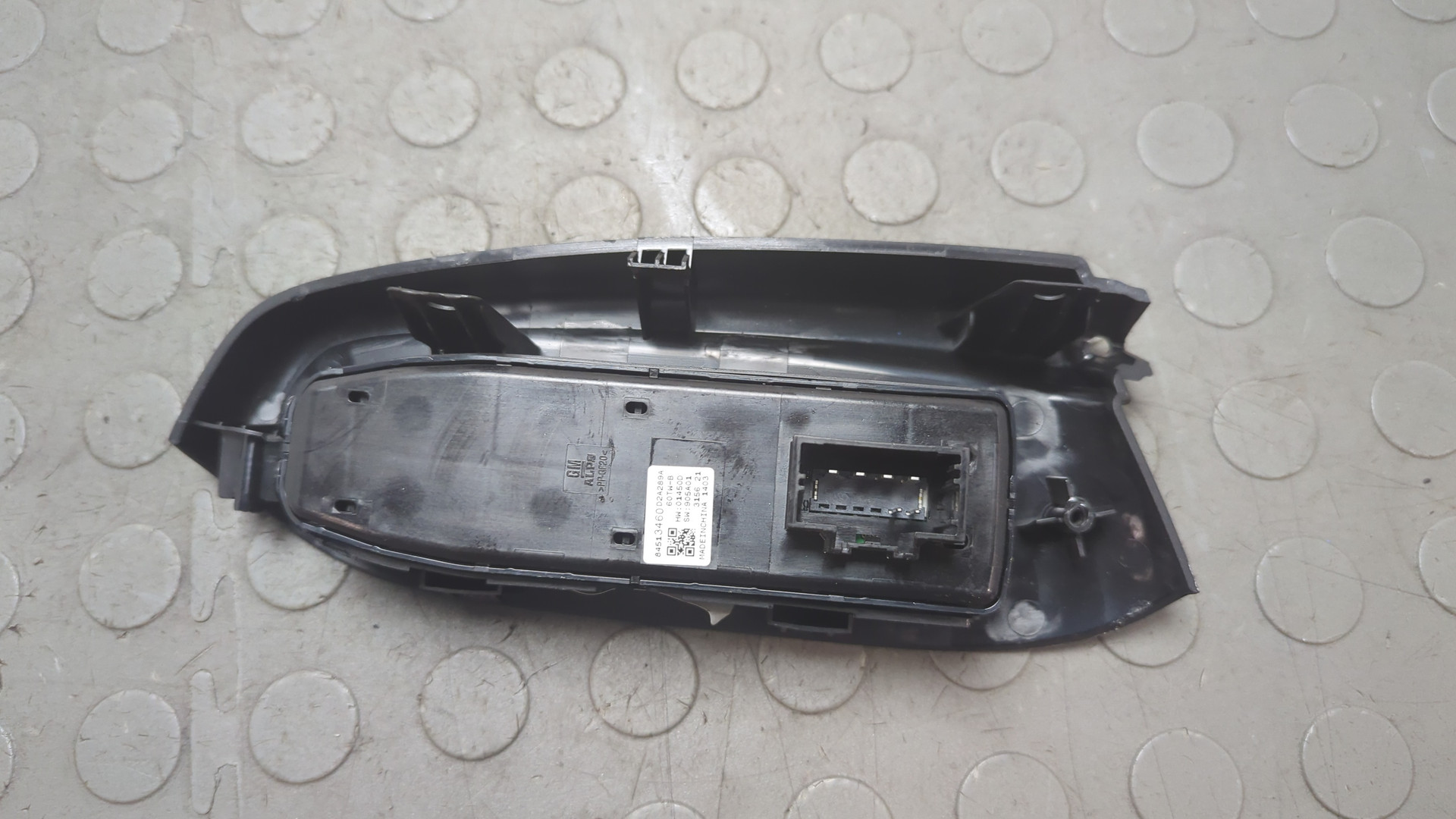 Кнопка стеклоподъемника