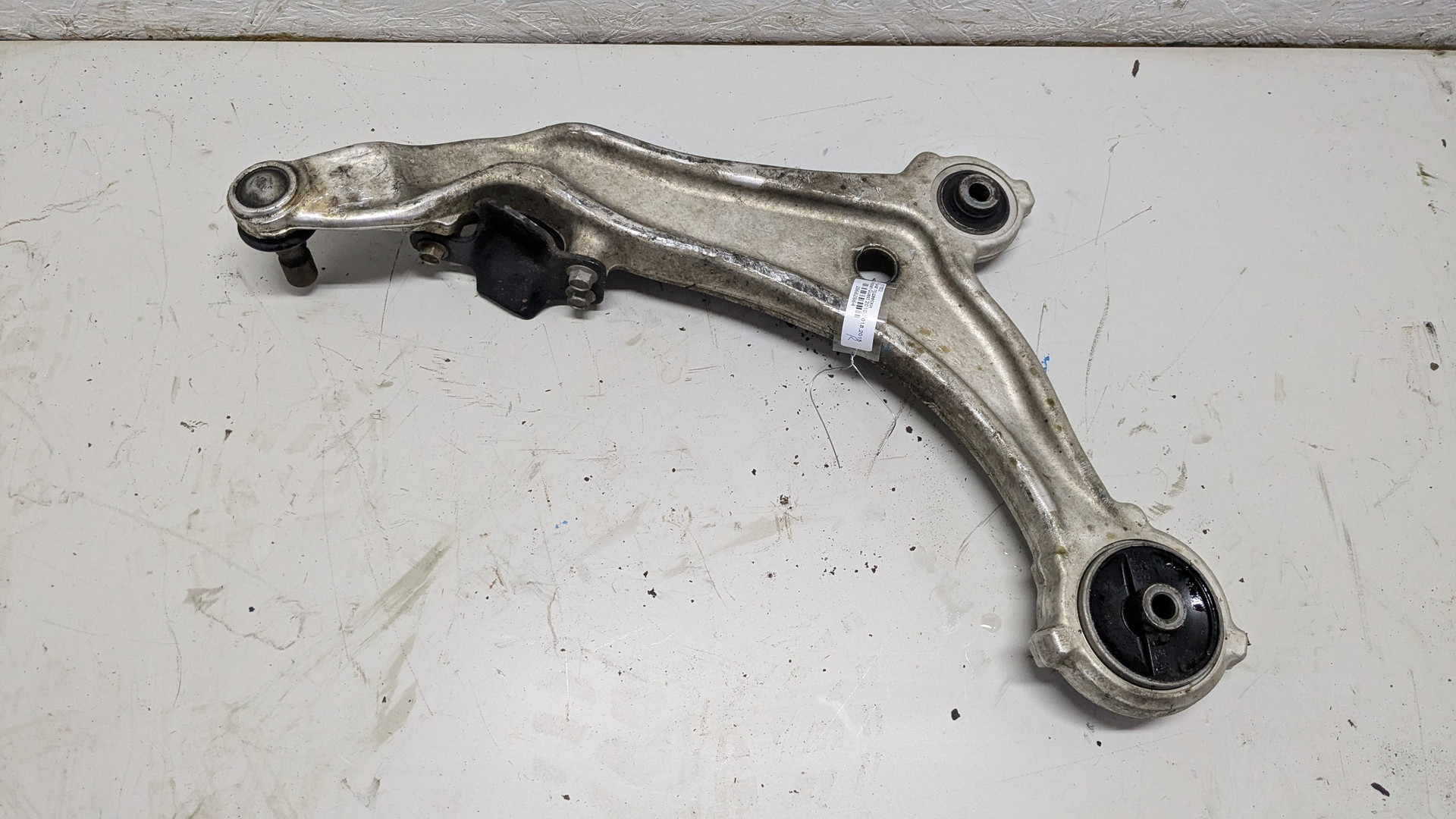 Рычаг передний правый