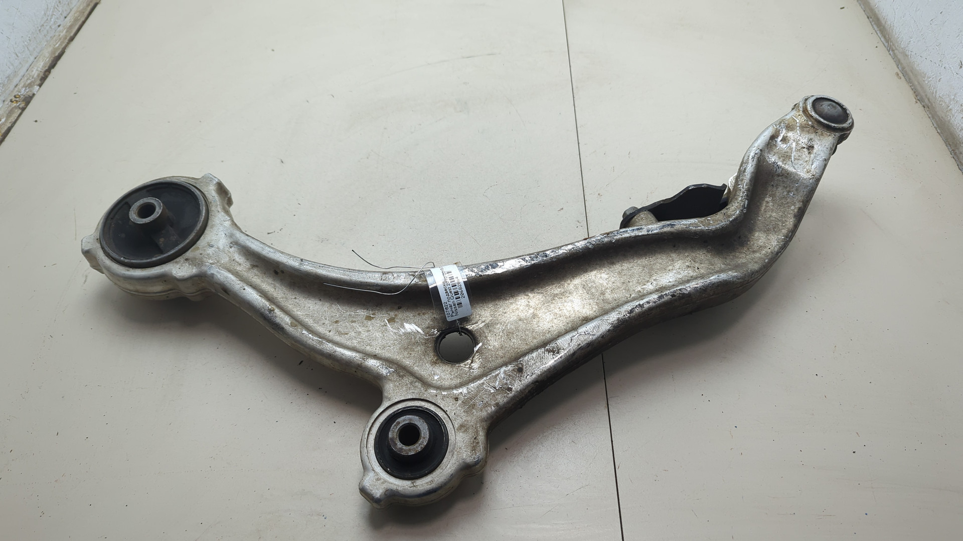 Рычаг передний правый