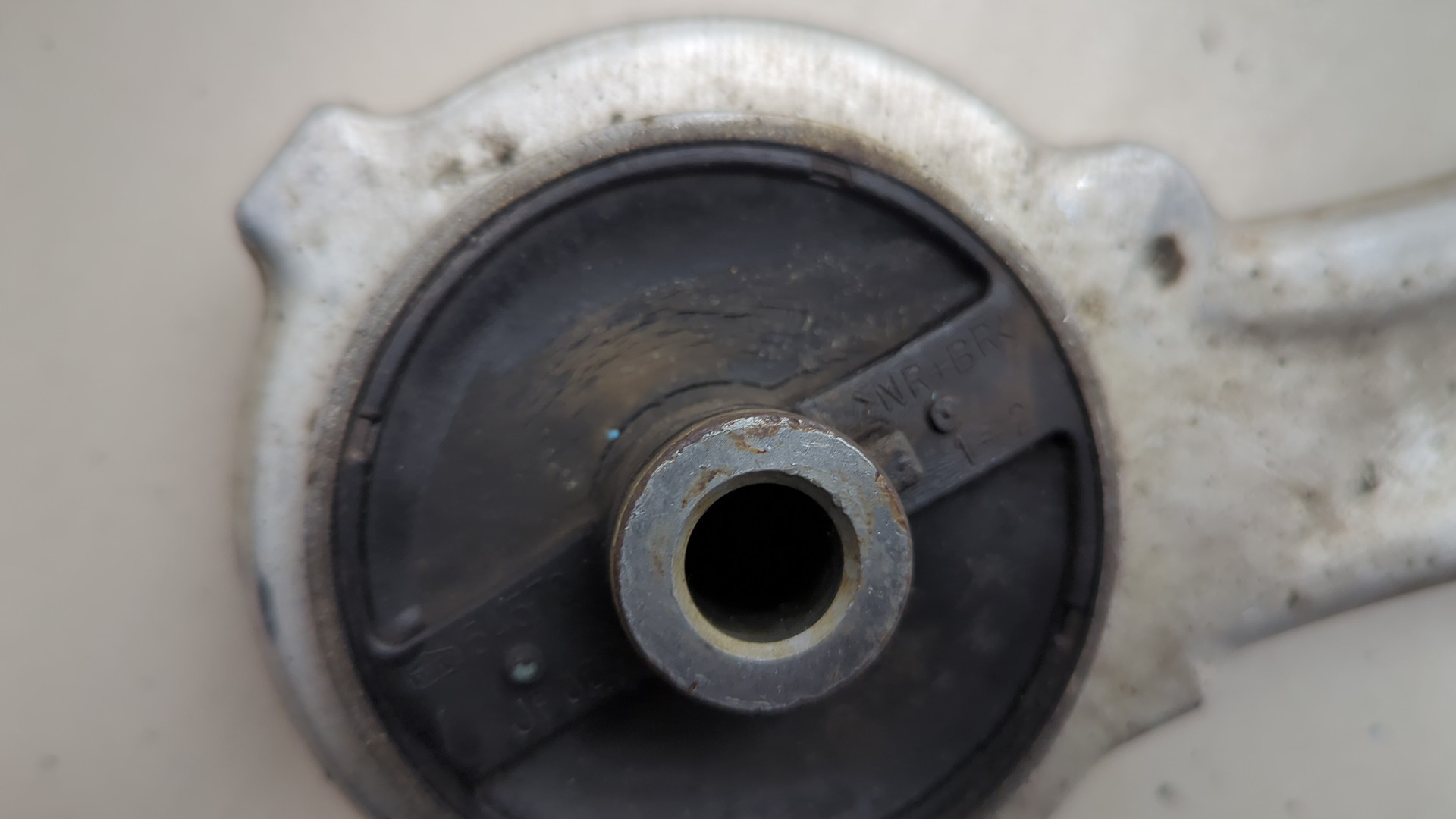 Рычаг передний правый