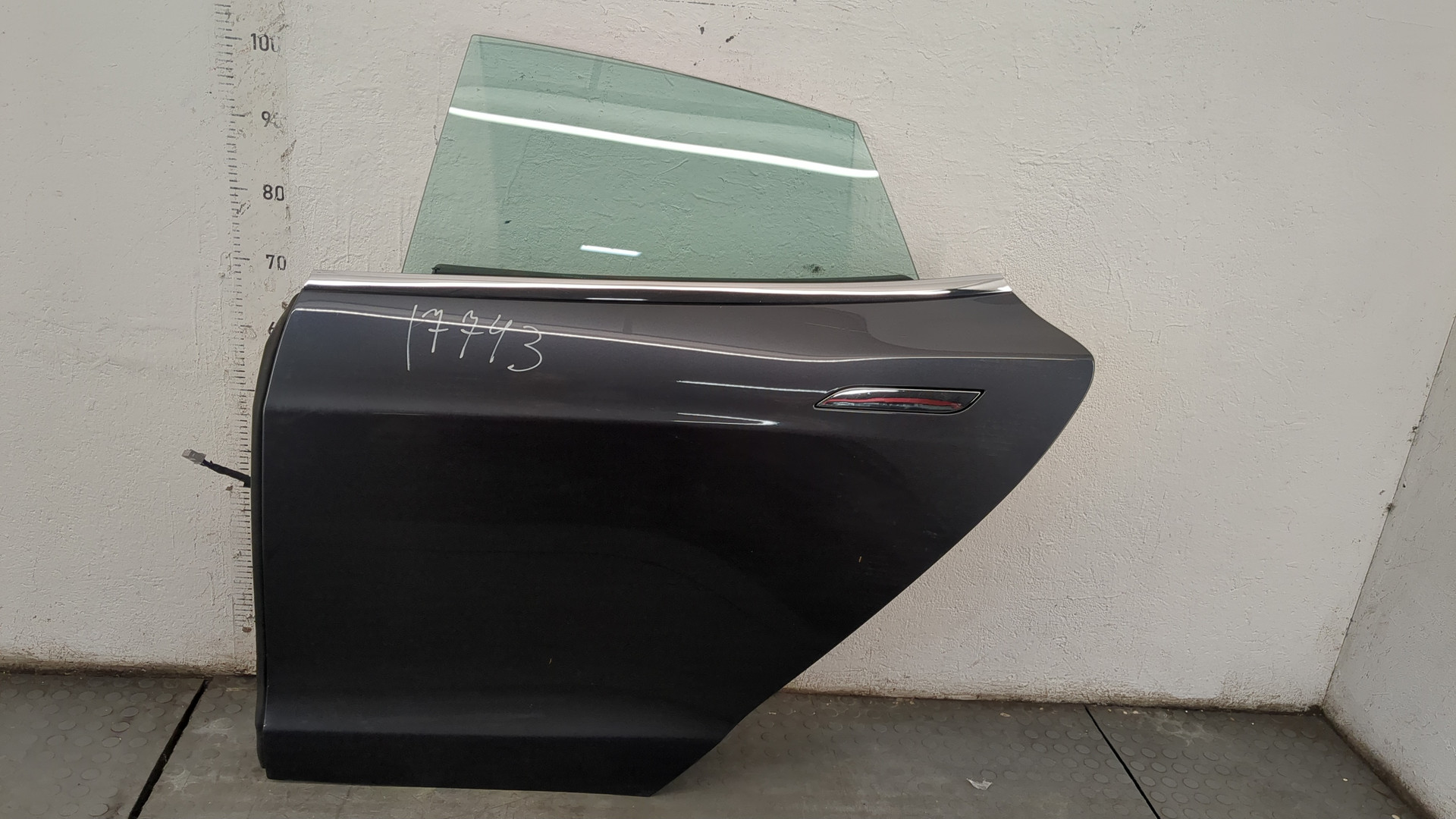 Дверь задняя левая