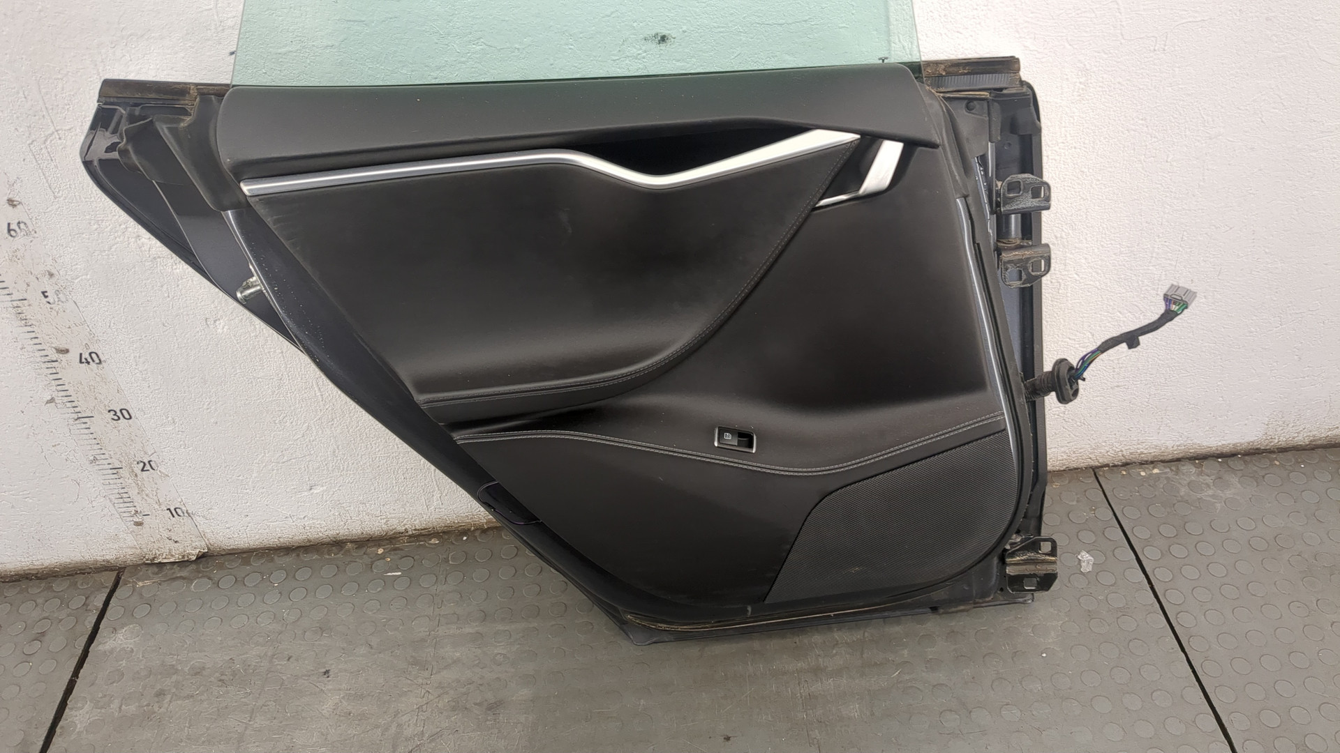 Дверь задняя левая