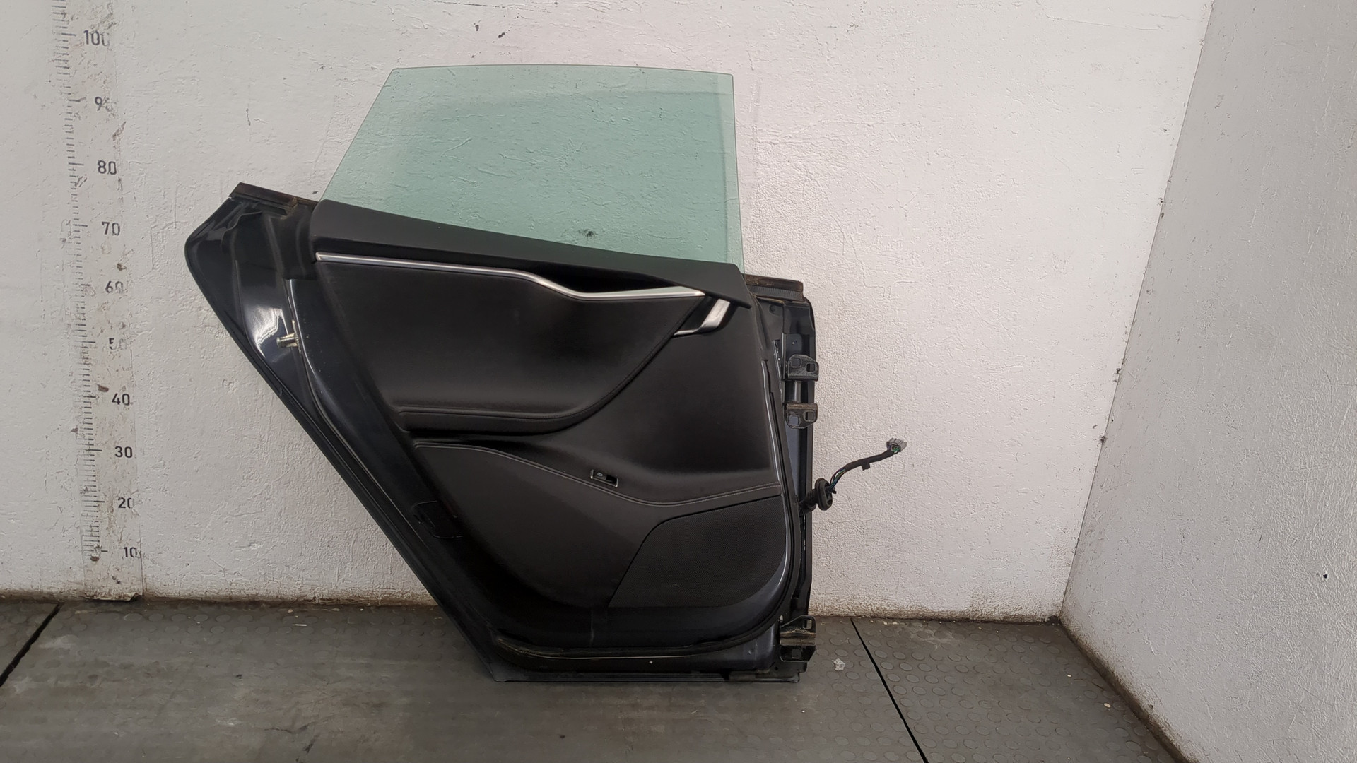 Дверь задняя левая