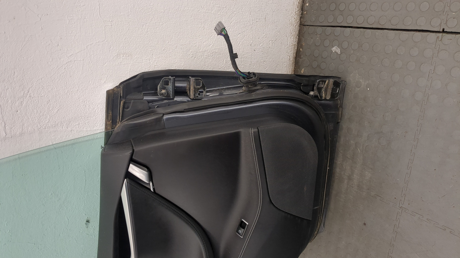 Дверь задняя левая