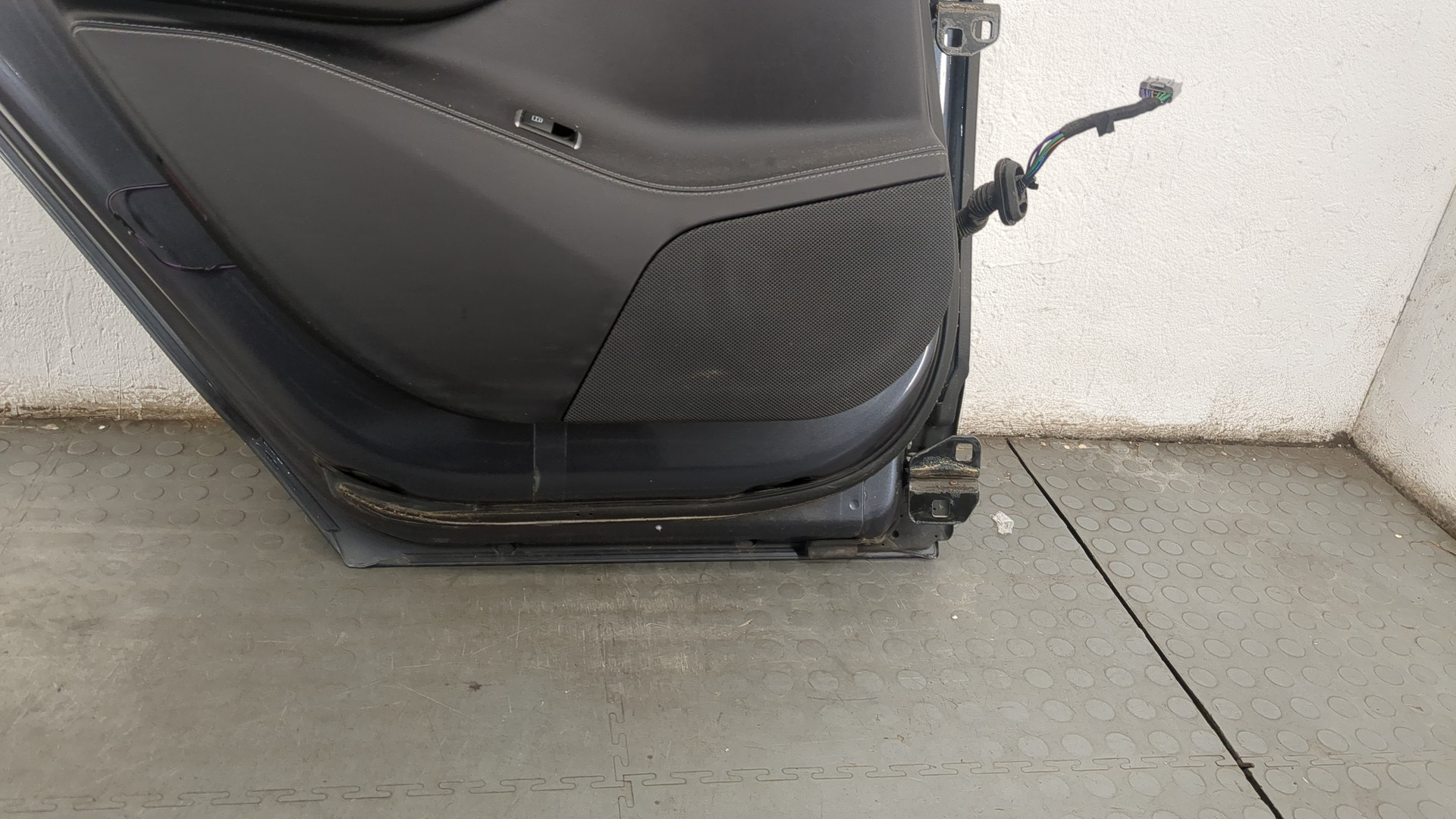 Дверь задняя левая