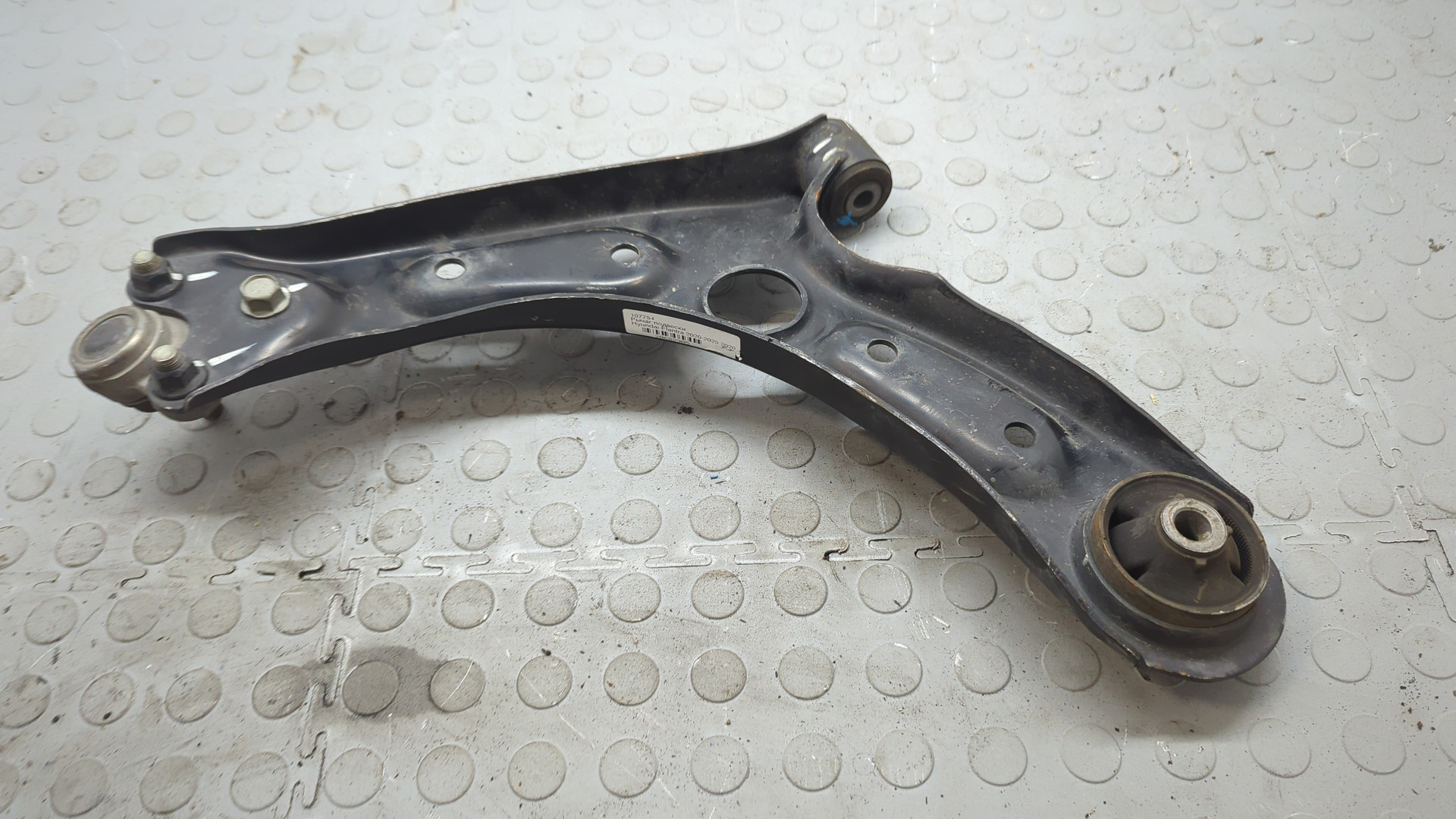 Рычаг передний правый