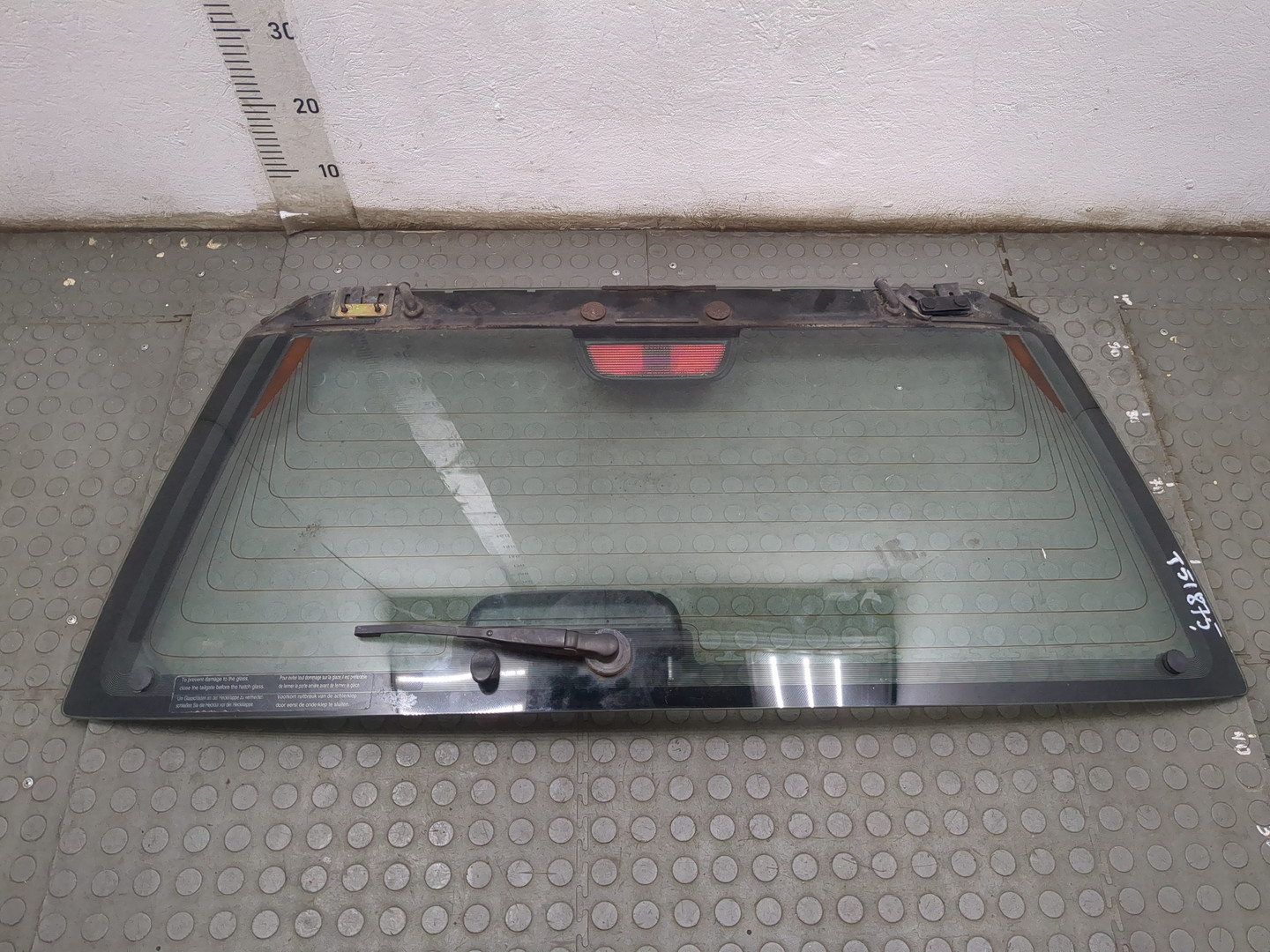 Стекло заднее