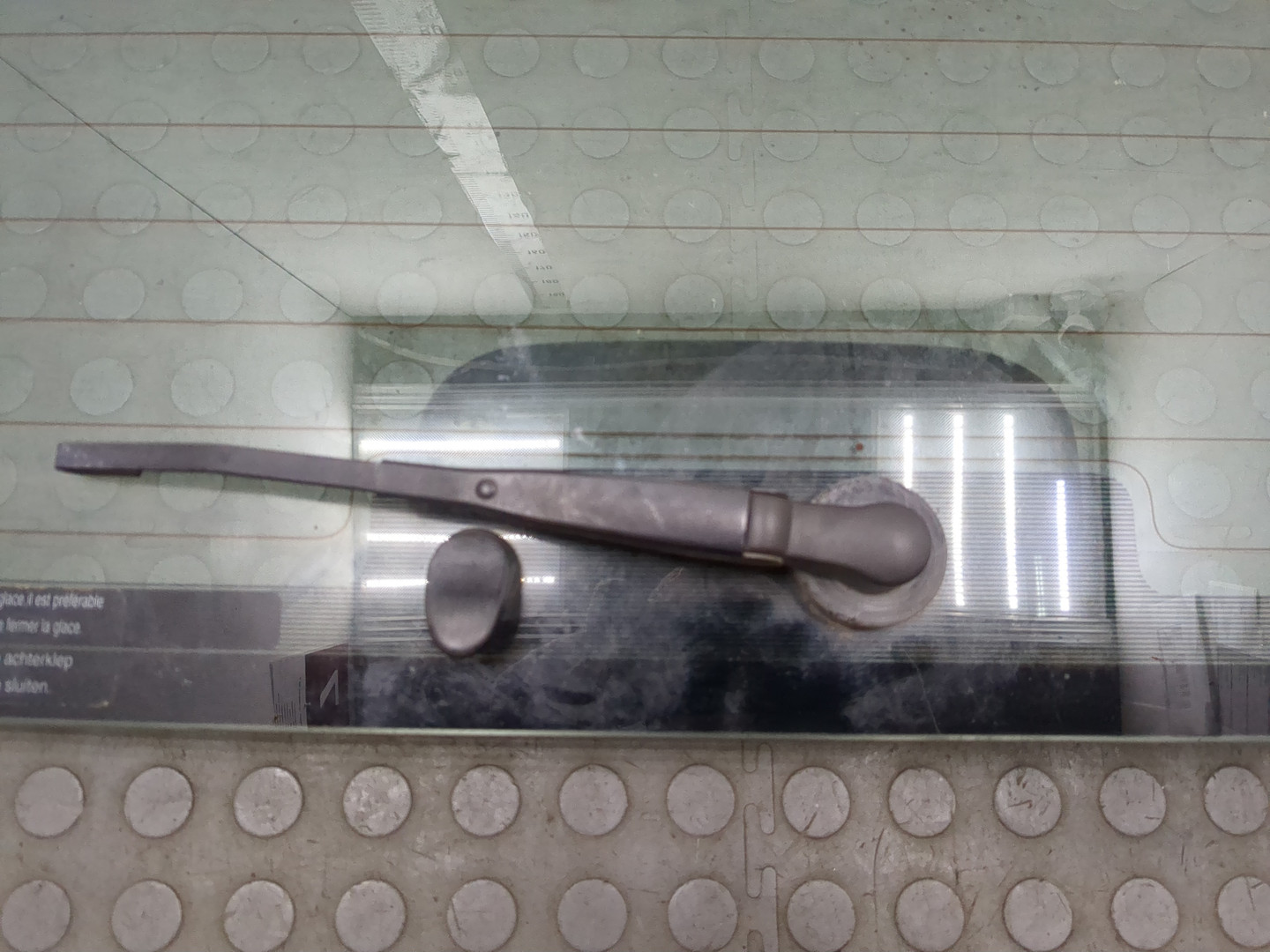 Стекло заднее