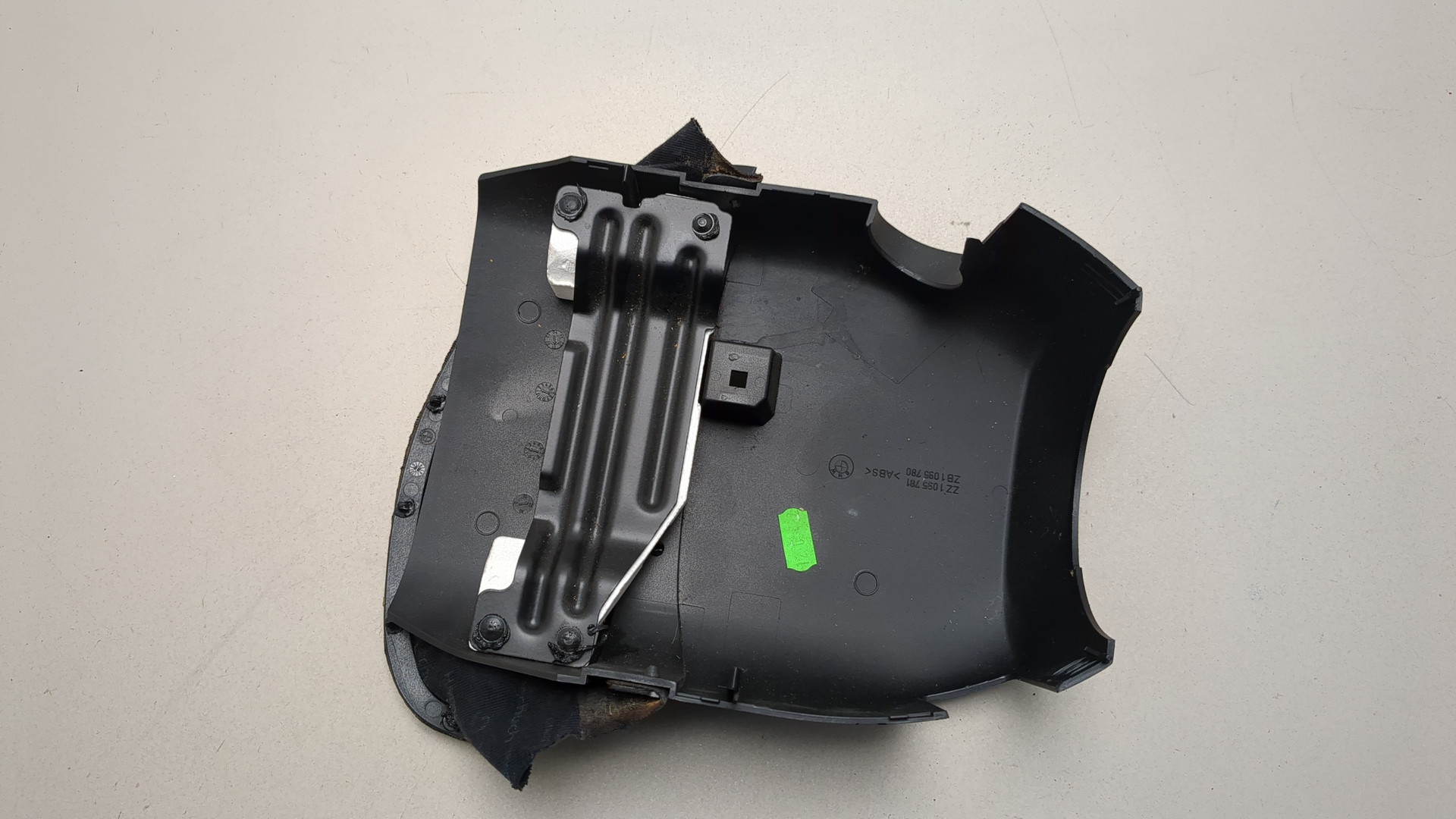 Кожух рулевой колонки