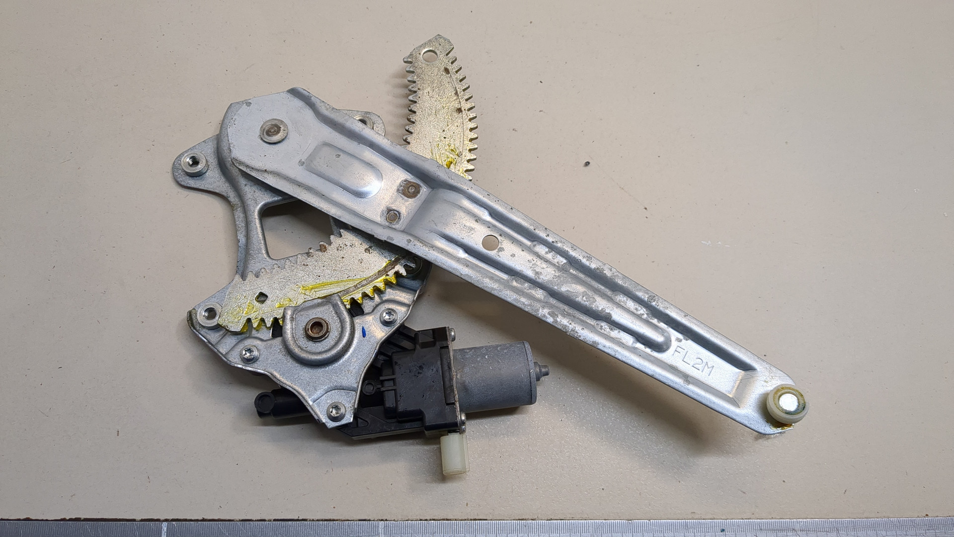 Стеклоподъемник электр. задний левый