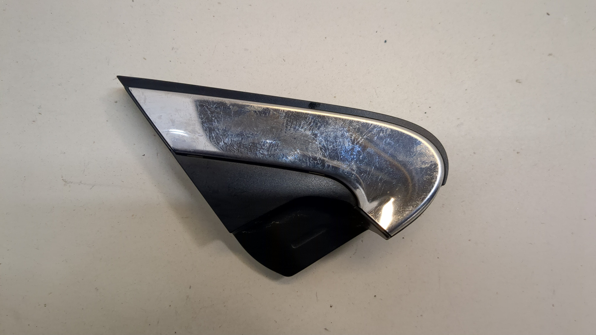 Накладка переднего крыла правого