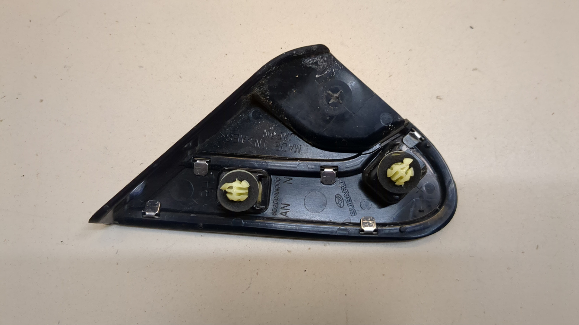 Накладка переднего крыла правого