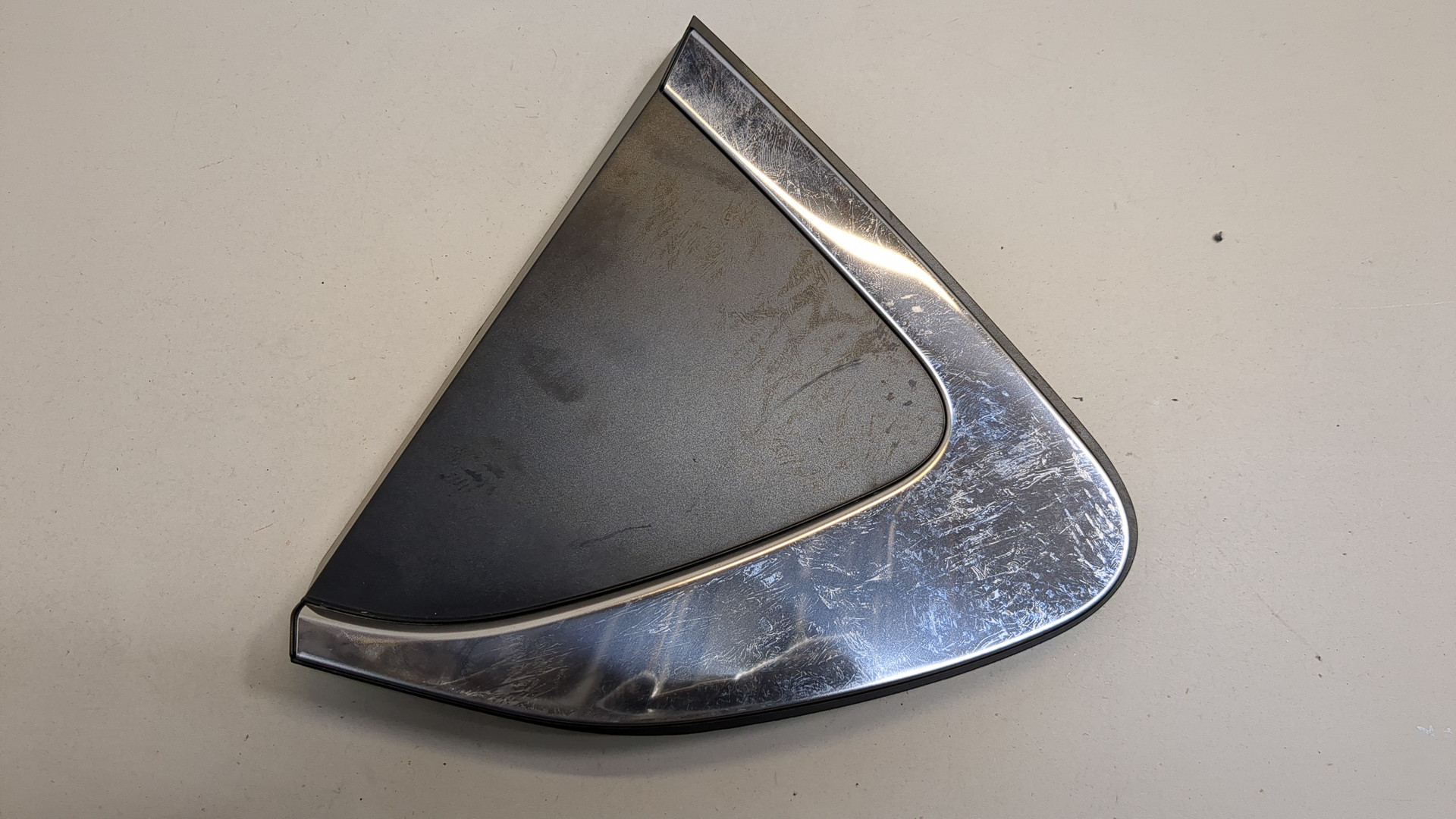 Накладка заднего крыла левого