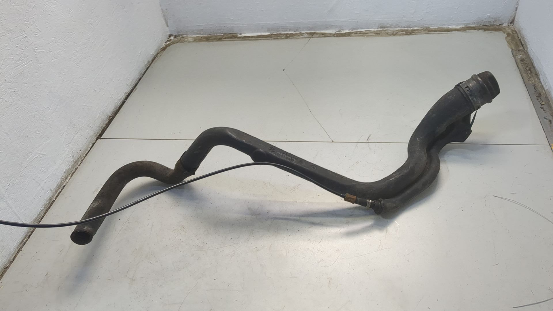 Горловина топливного бака