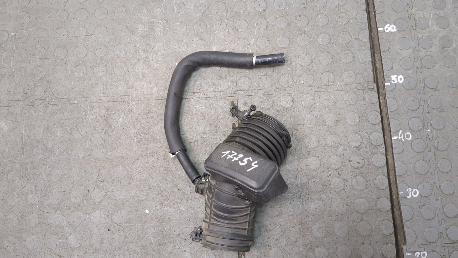 Патрубок воздушного фильтра