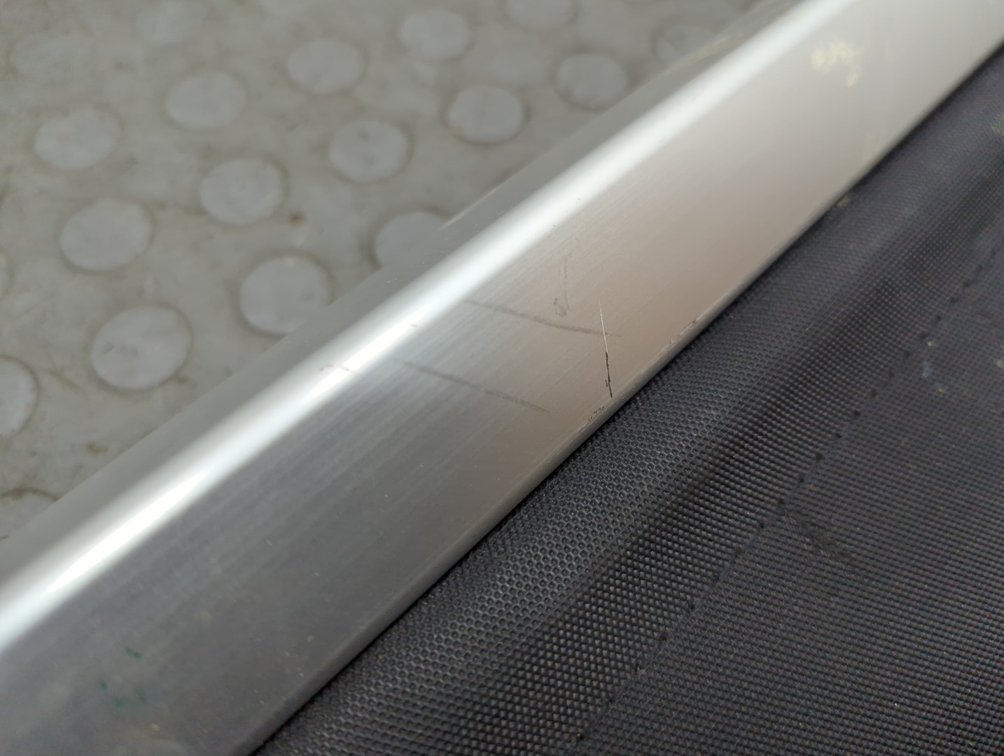 Шторка багажника