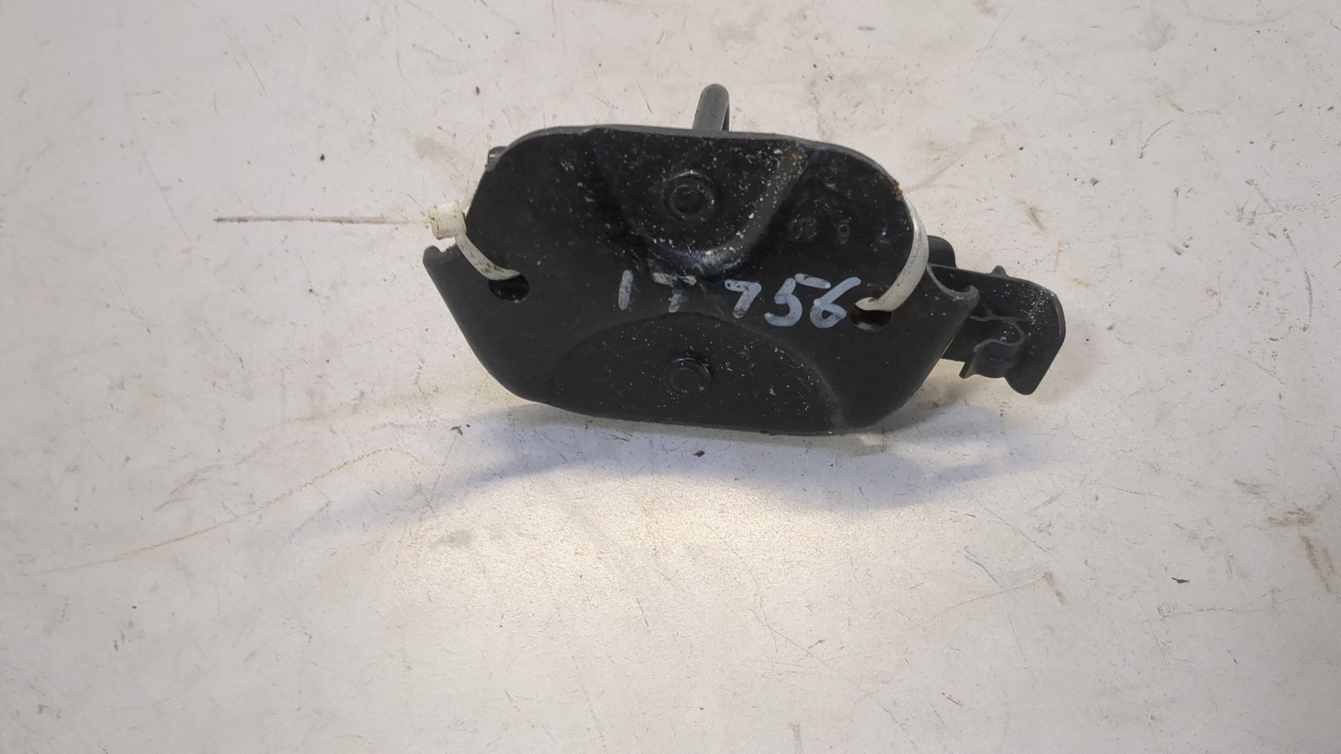 Петля капота