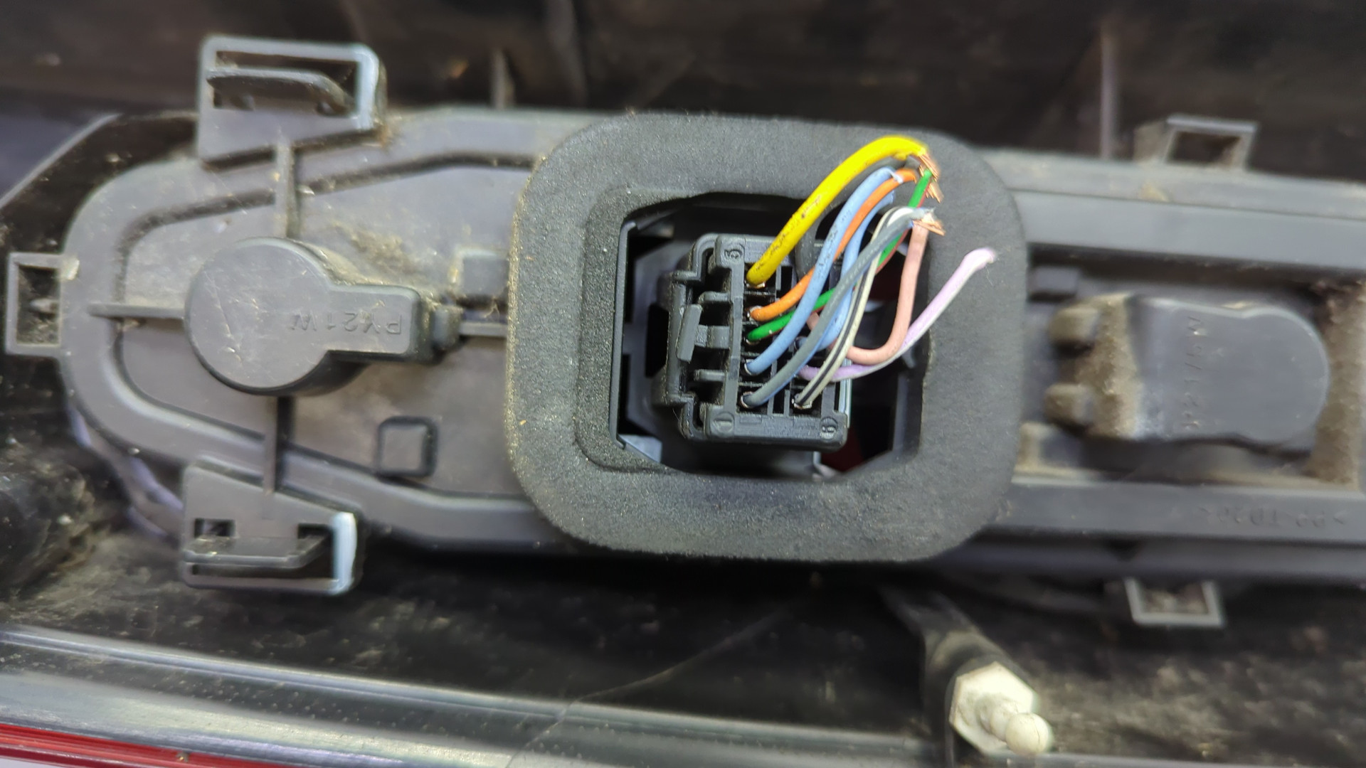 Фонарь задний правый