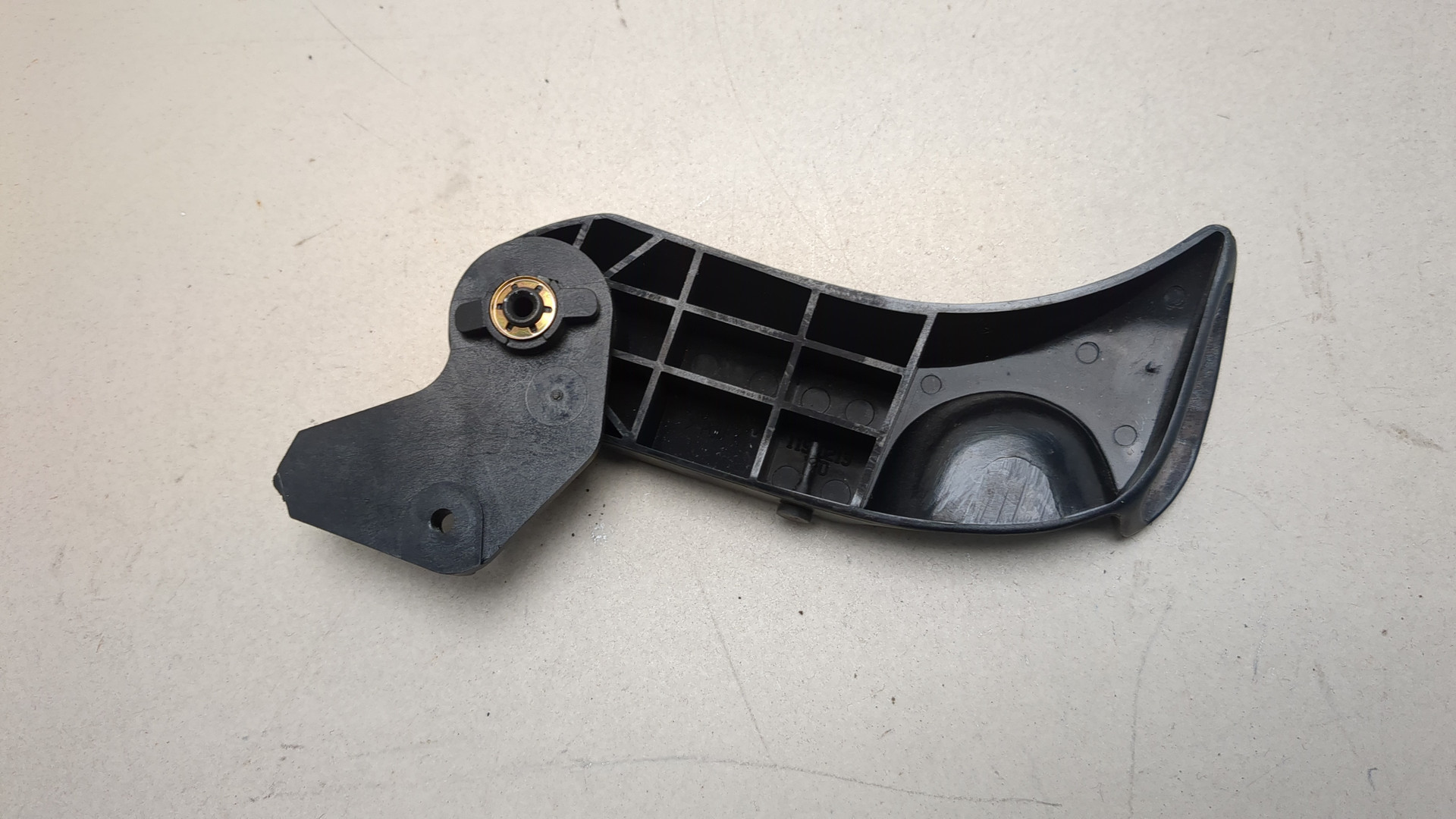 Ручка открывания капота