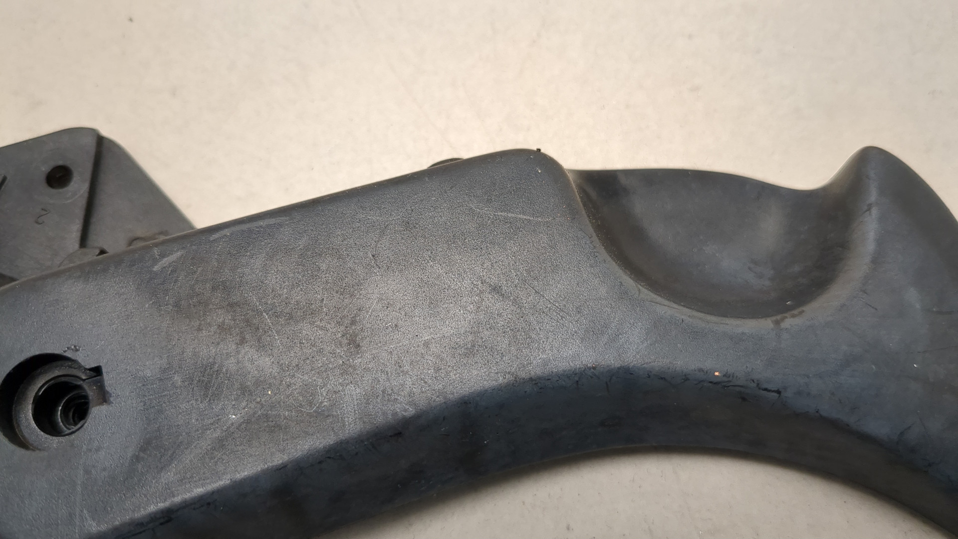 Ручка открывания капота