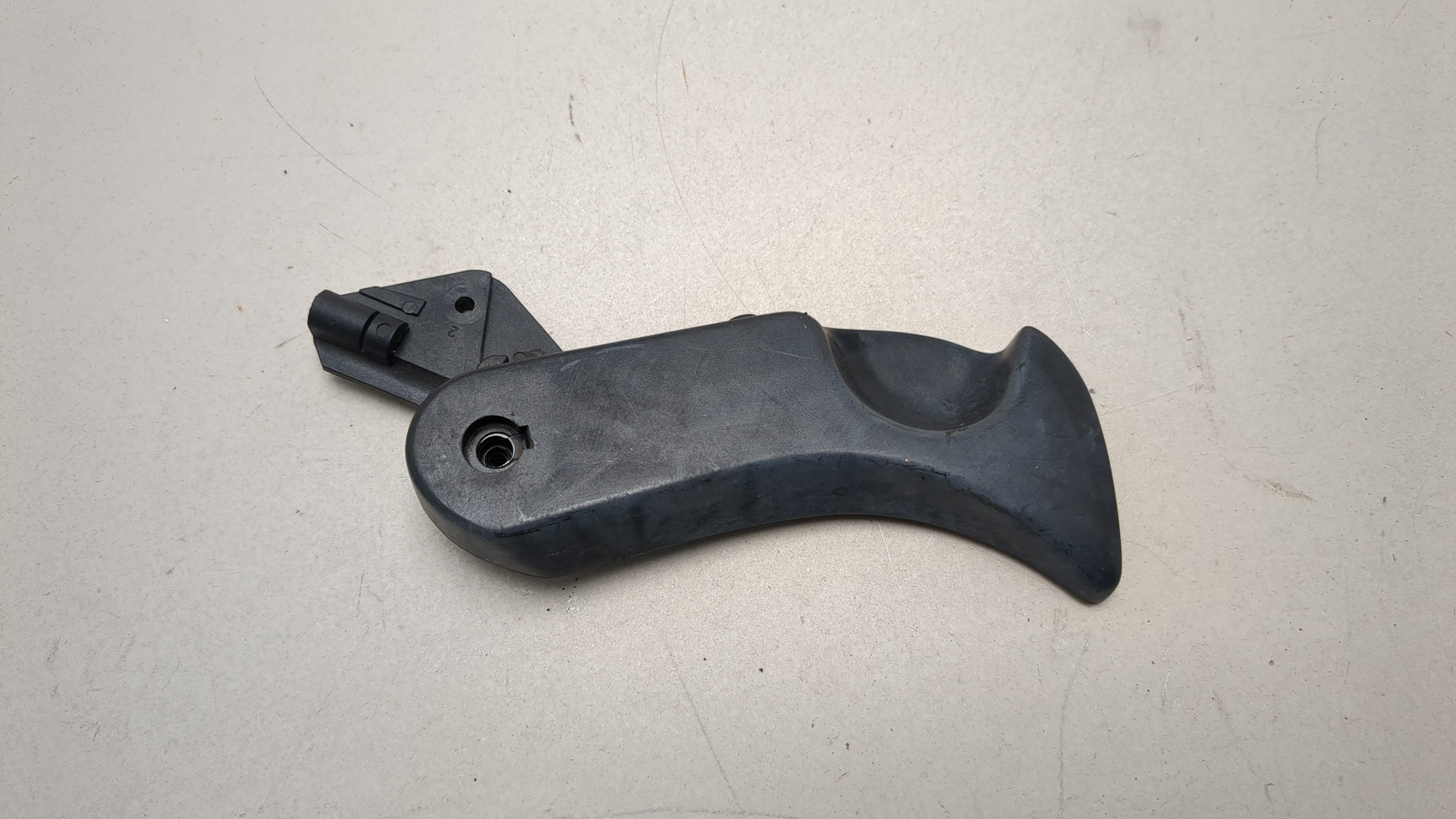 Ручка открывания капота