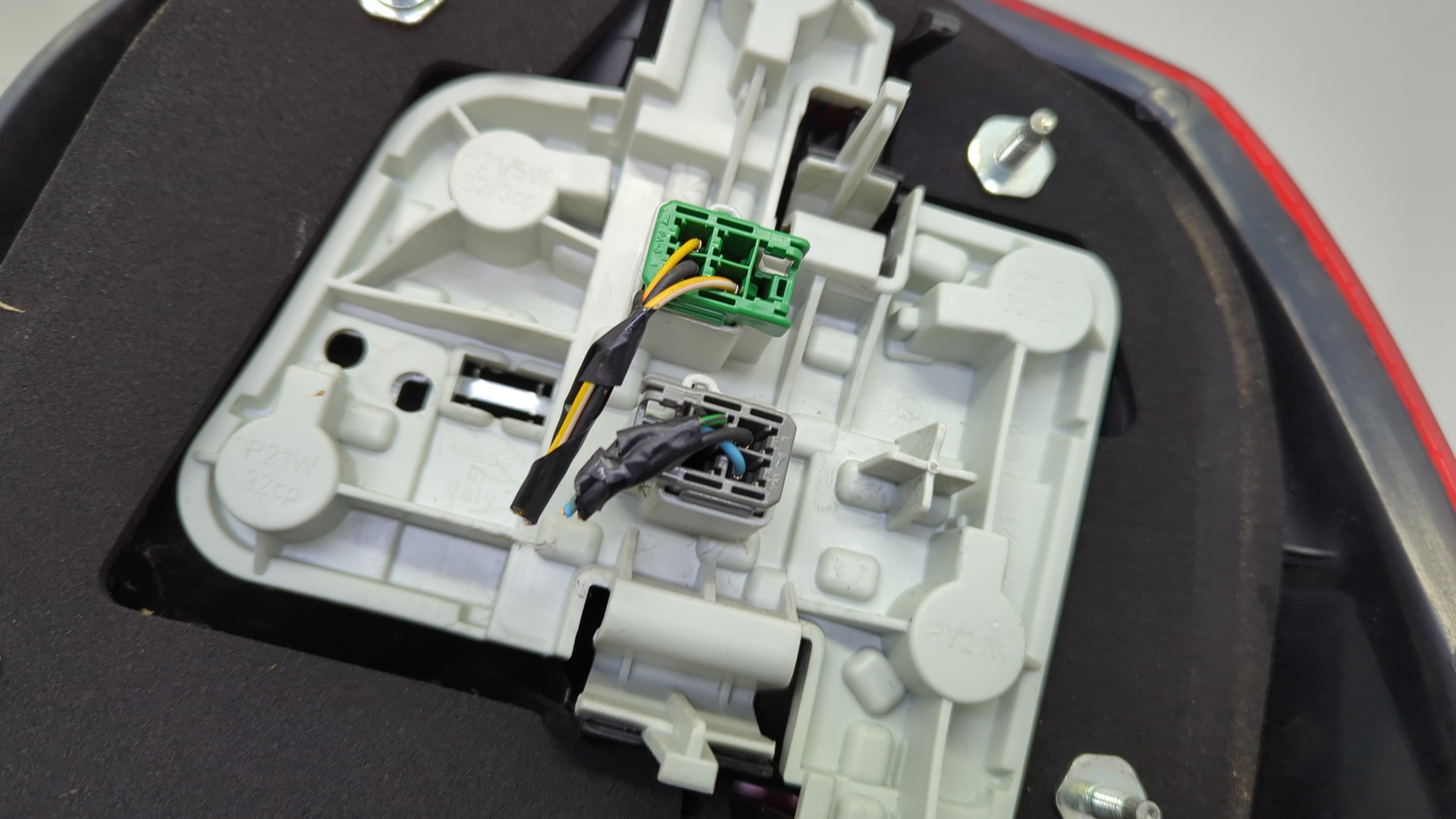 Фонарь задний левый