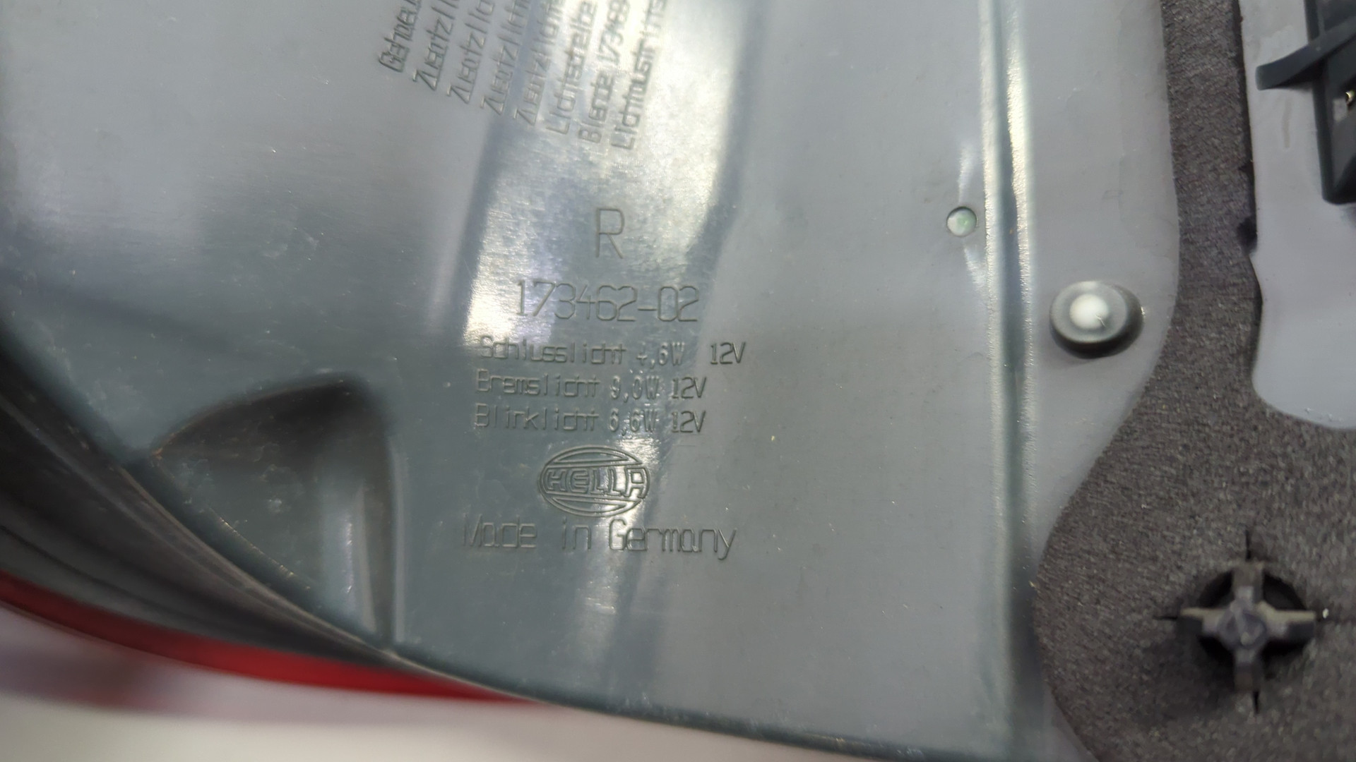 Фонарь задний правый