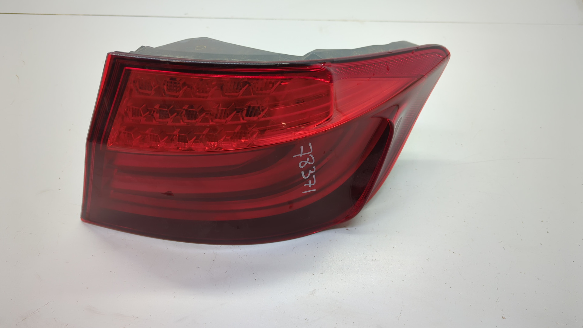 Фонарь задний правый