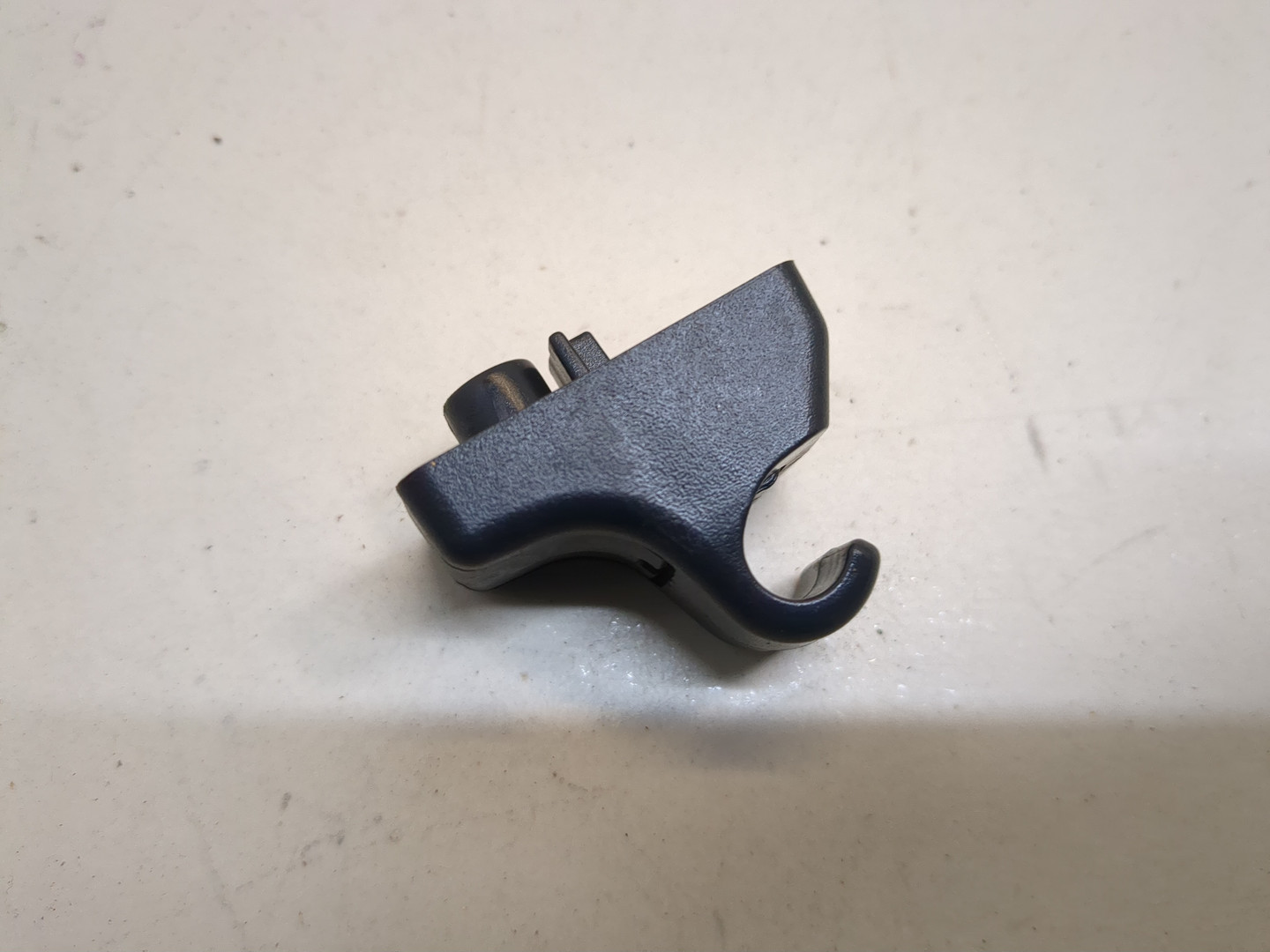 Кронштейн солнцезащитного козырька