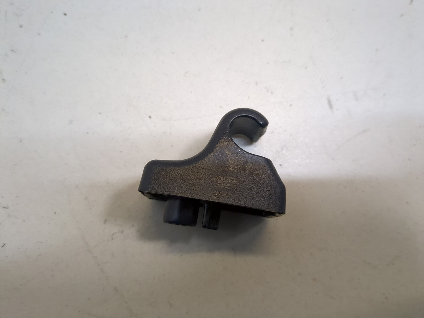 Кронштейн солнцезащитного козырька