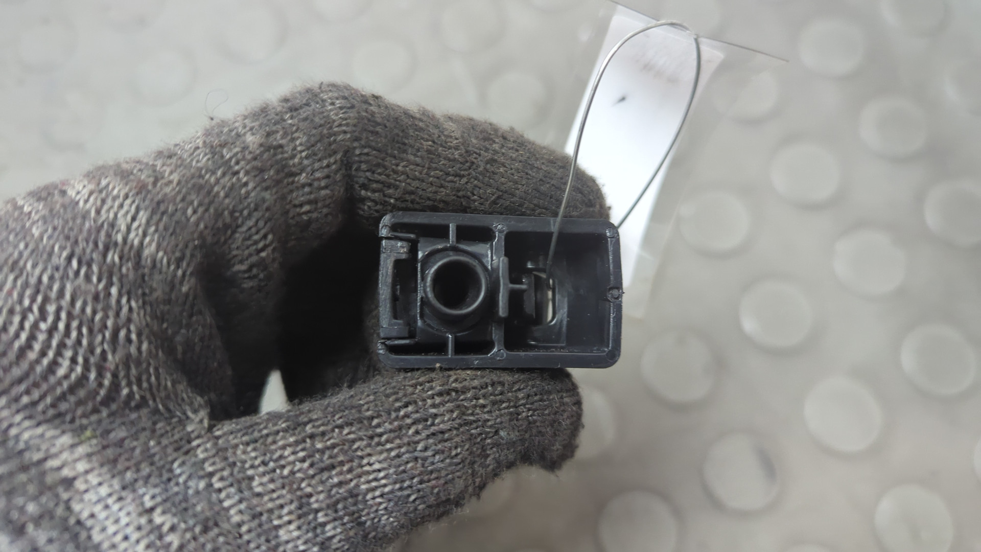 Кронштейн солнцезащитного козырька