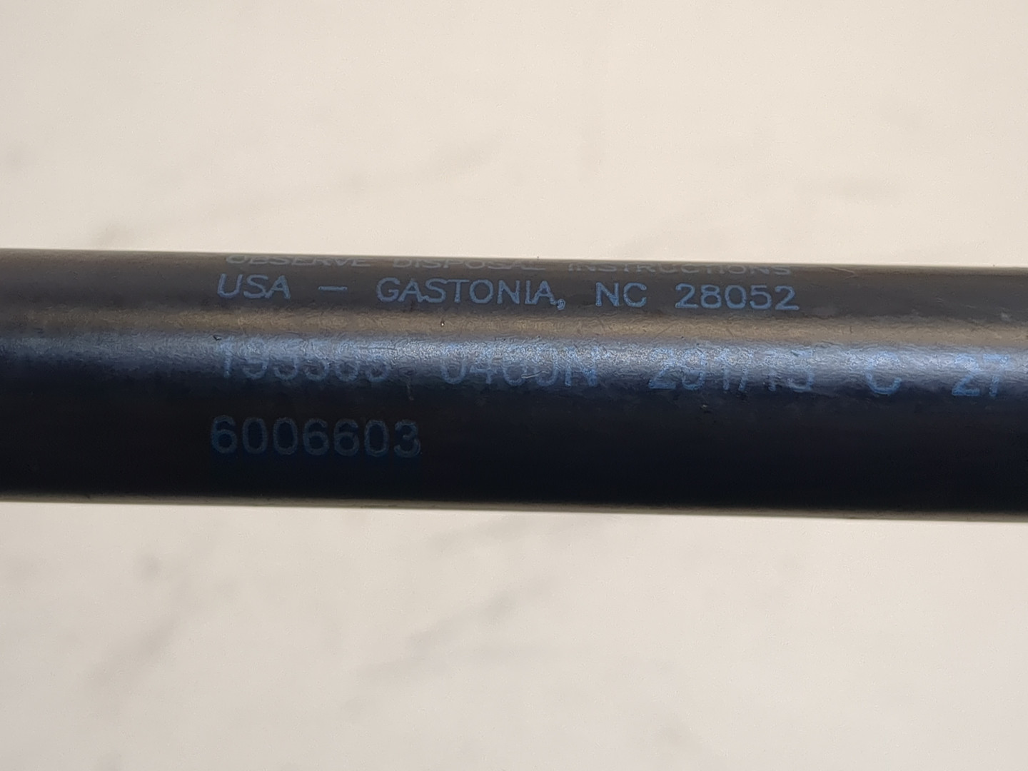 Амортизатор капота