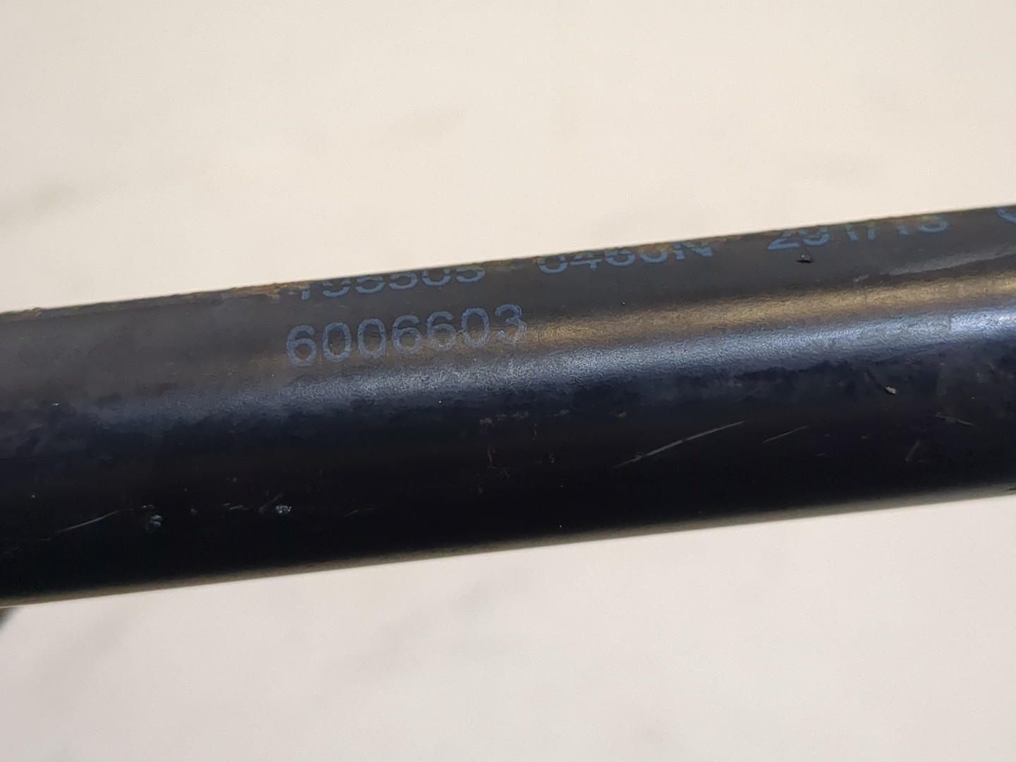 Амортизатор капота