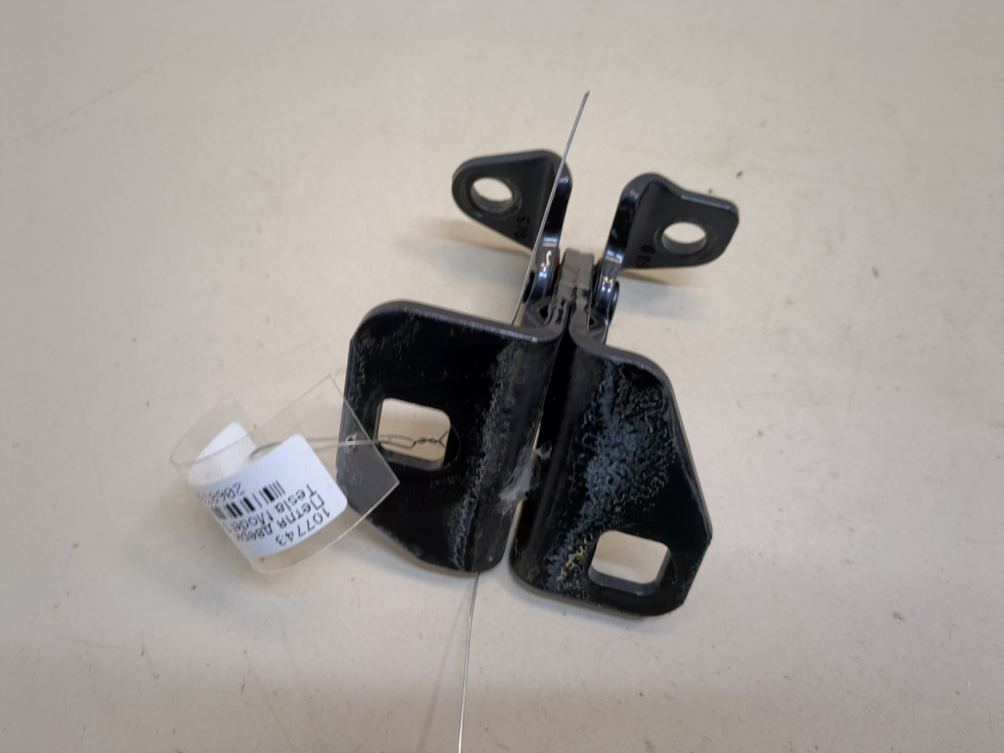 Петля двери