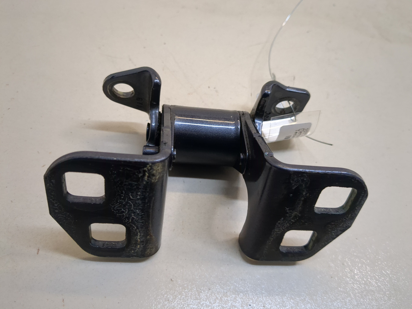 Петля двери