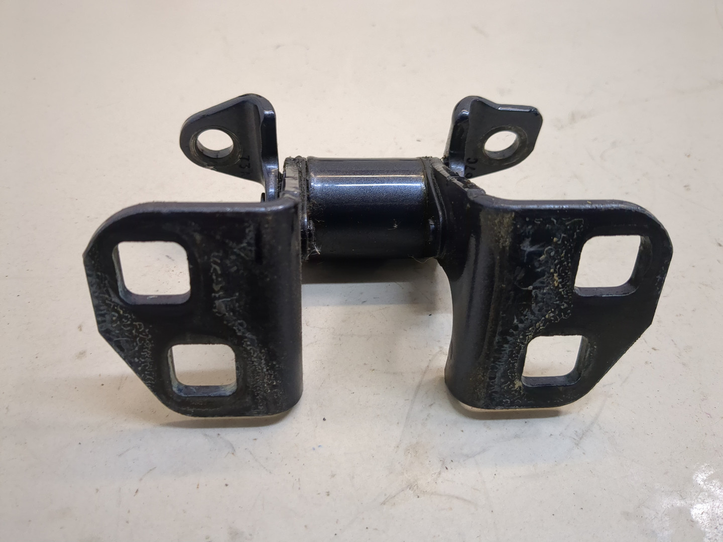 Петля двери