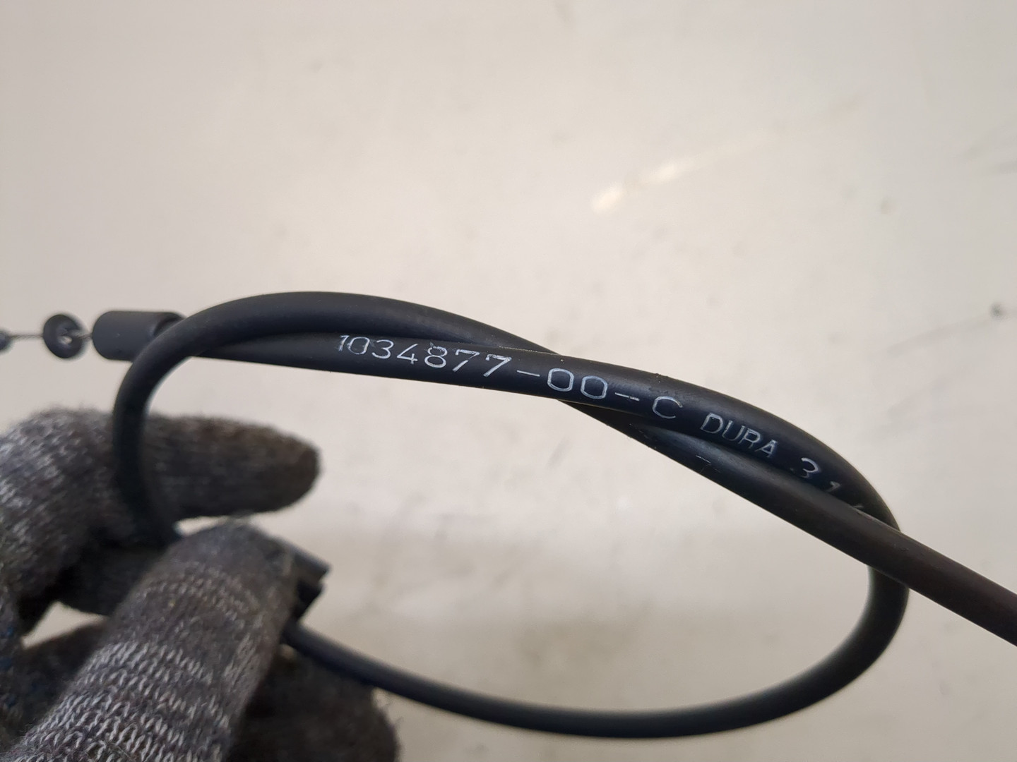 Трос открывания капота