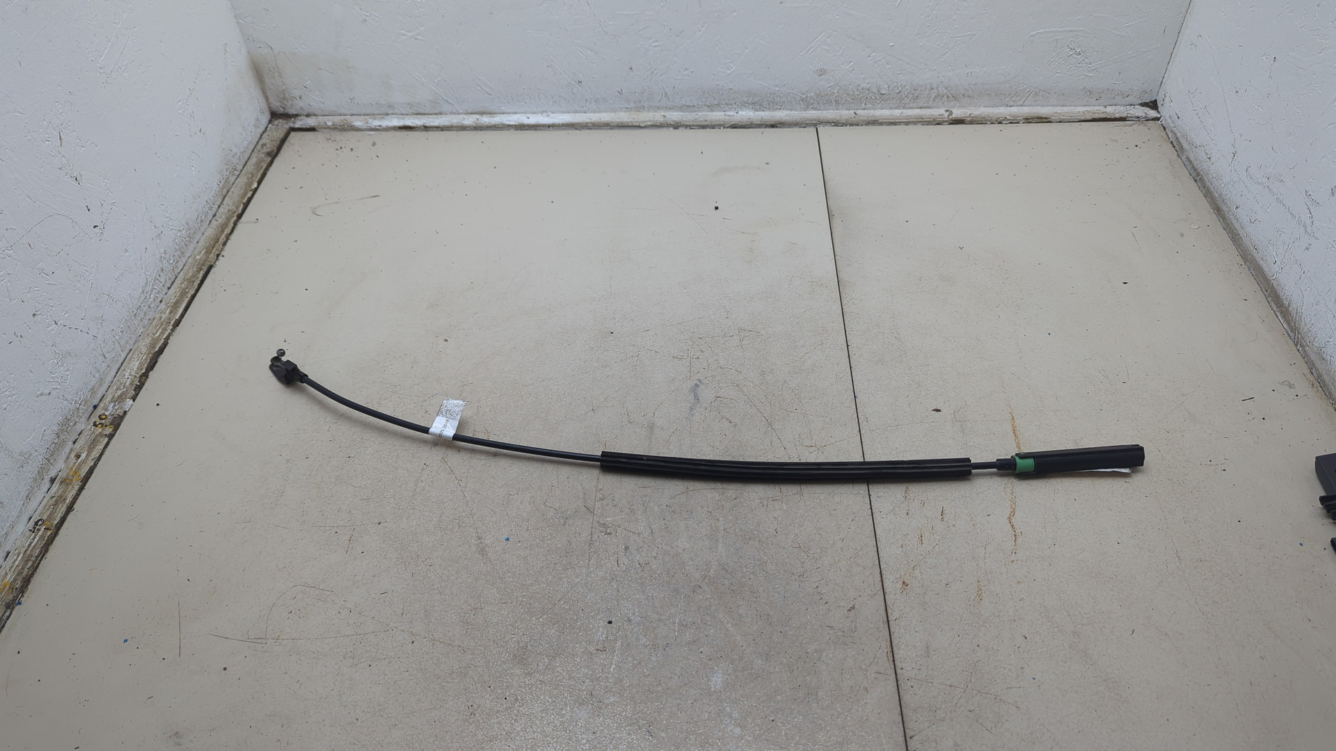 Трос открывания капота