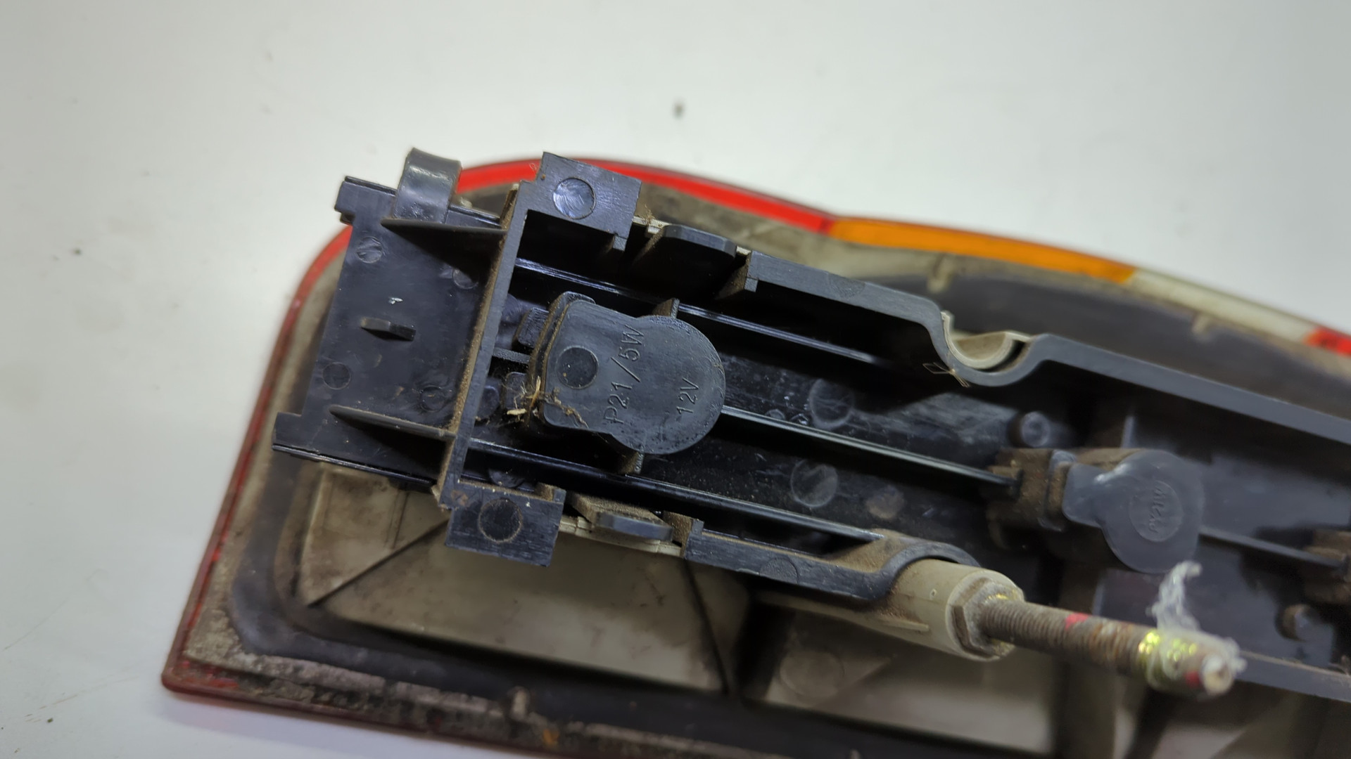 Фонарь задний левый