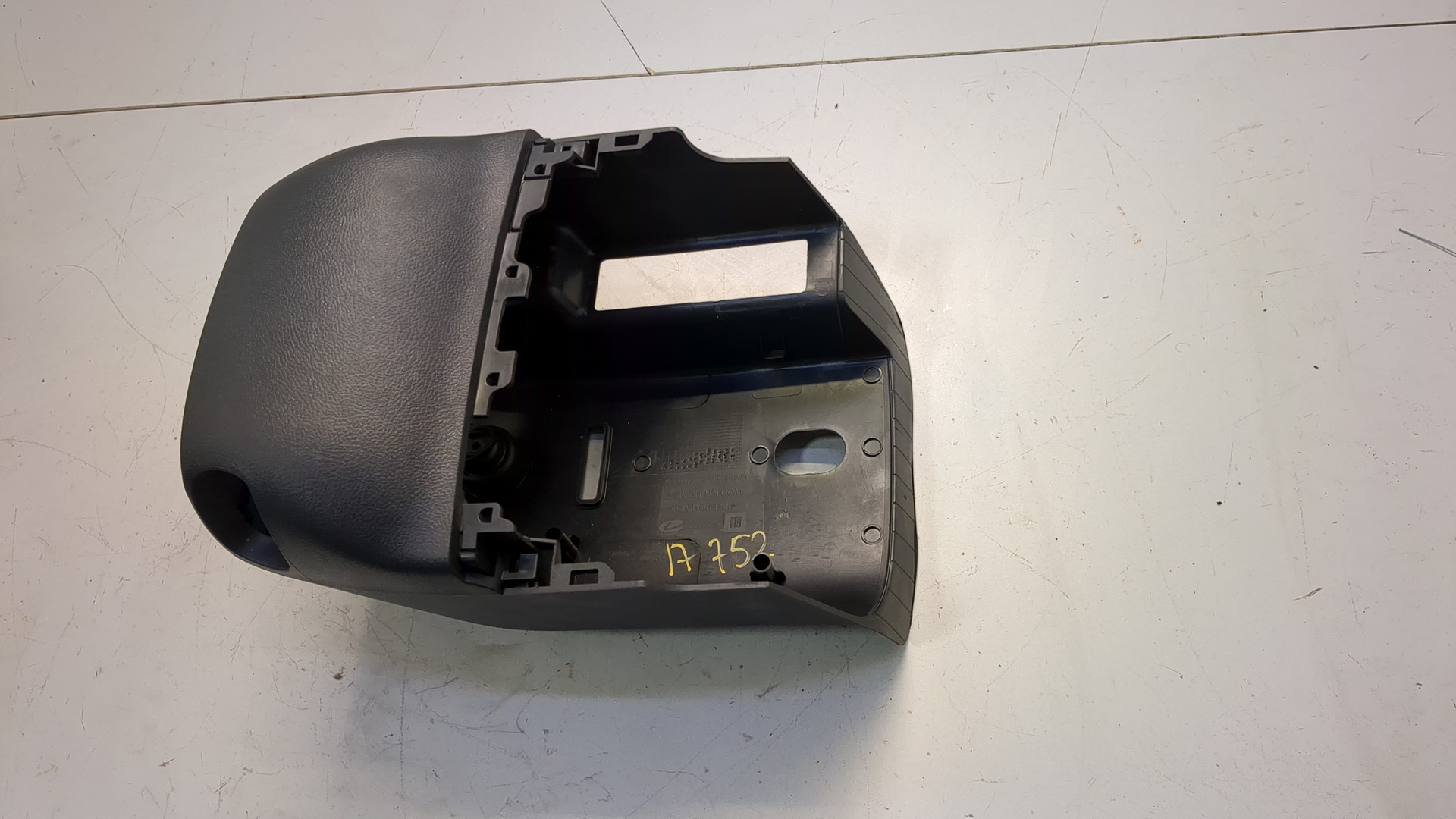 Кожух рулевой колонки