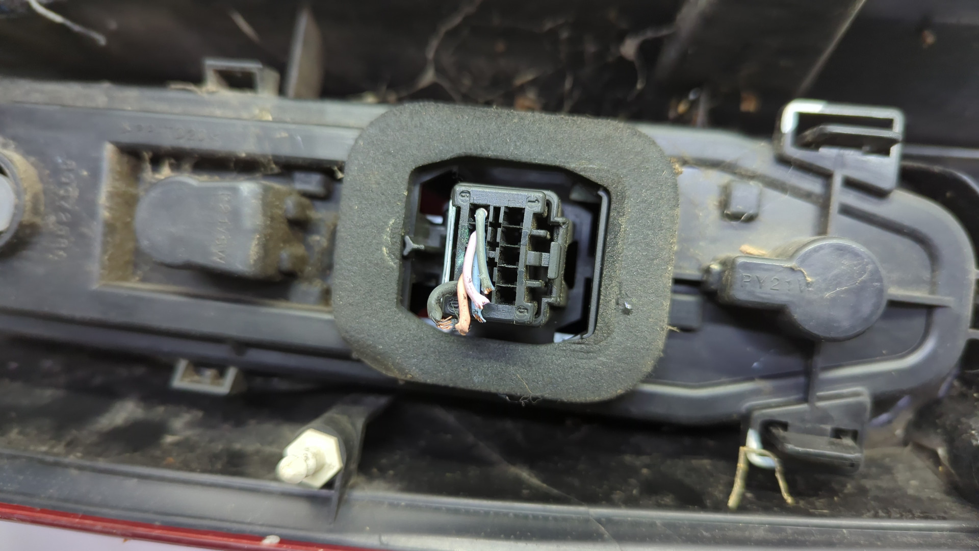 Фонарь задний левый