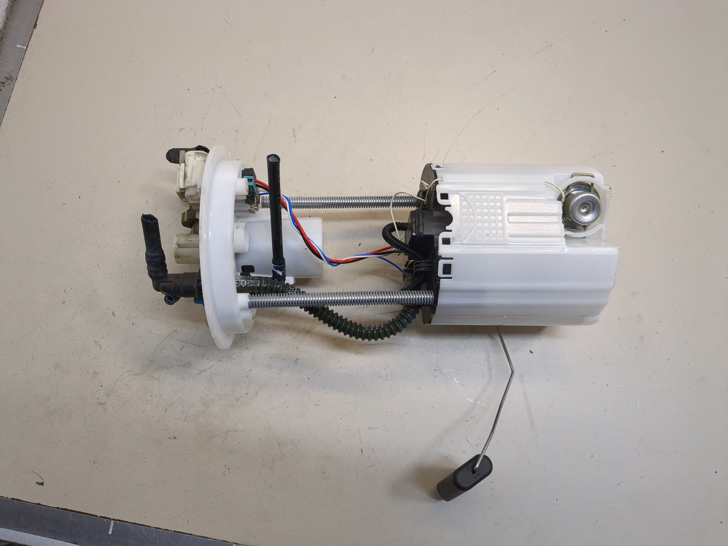 Насос топливный электрический