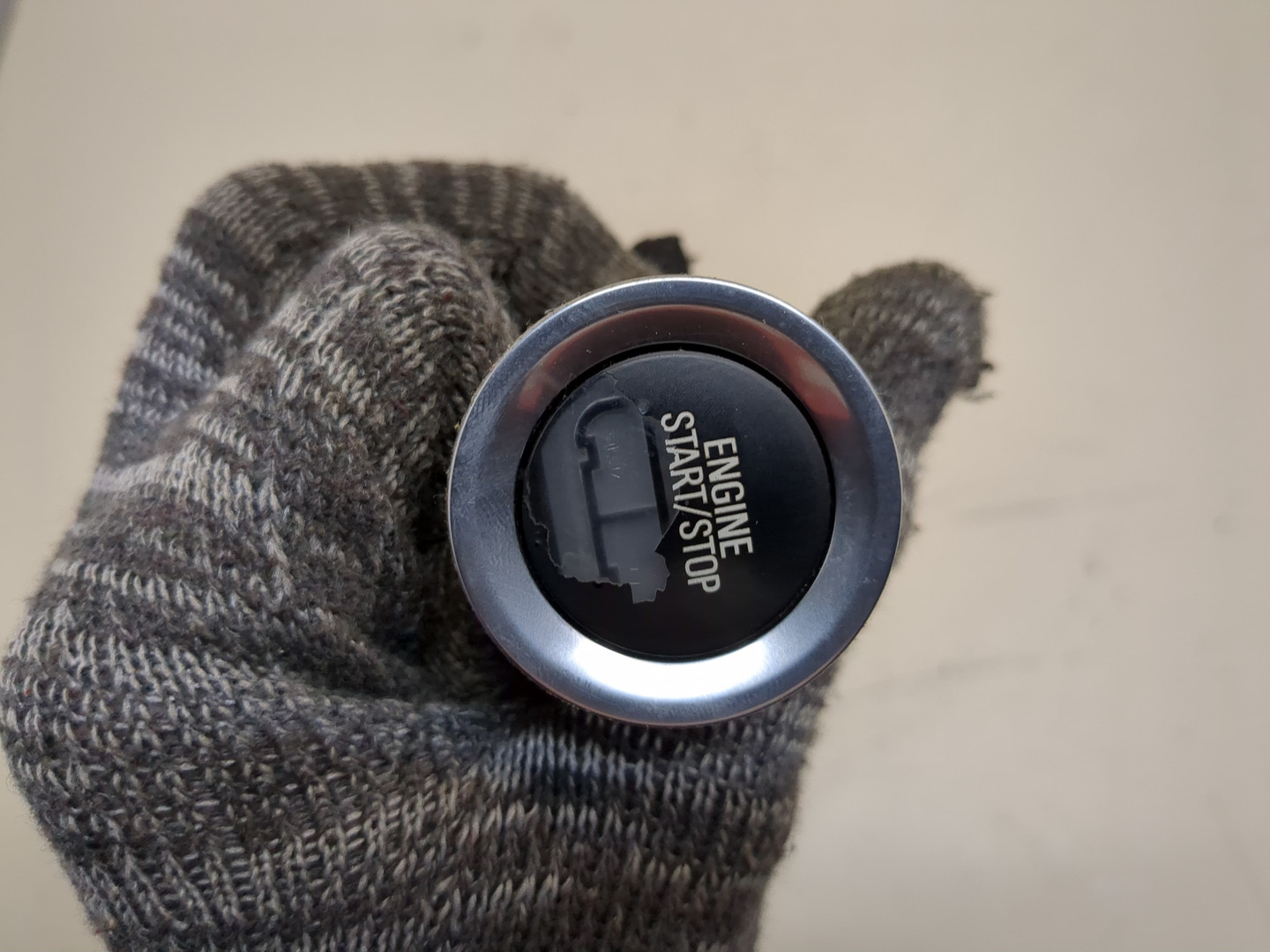 Кнопка запуска двигателя