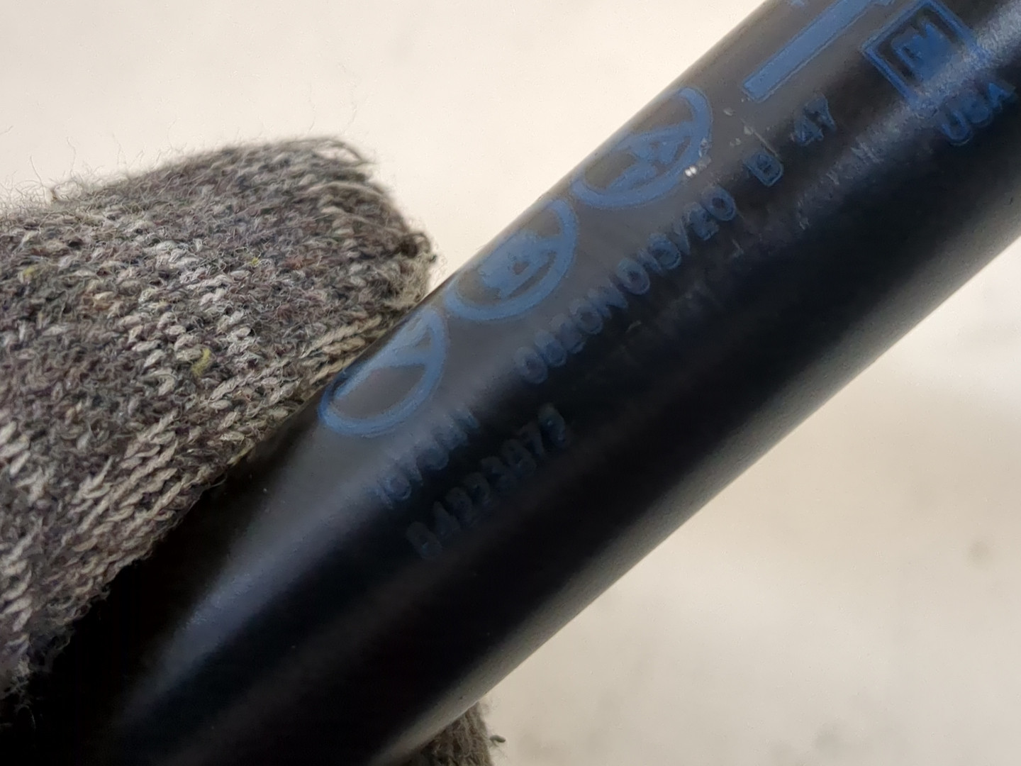 Амортизатор крышки багажника